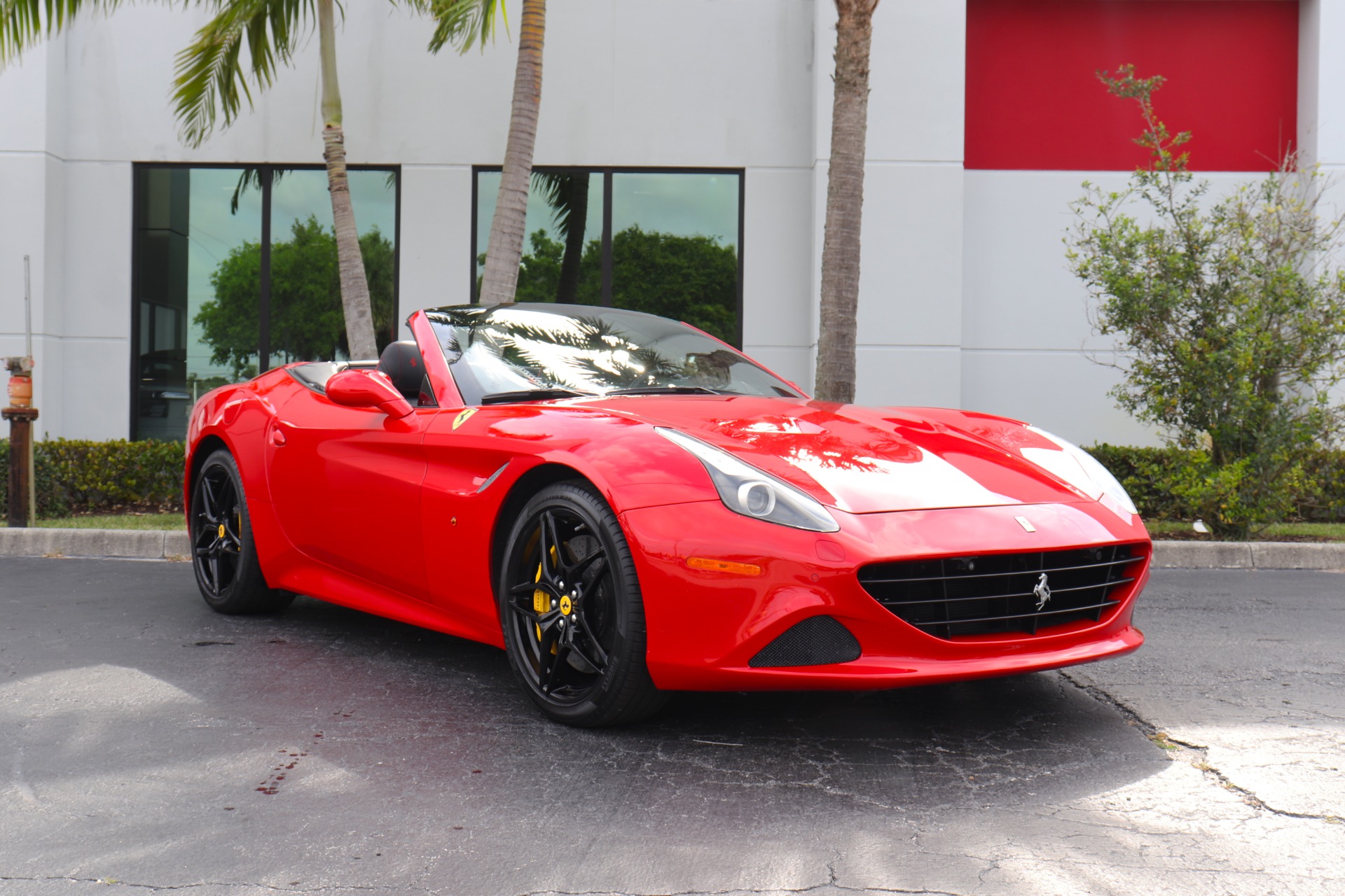 Used-2016-Ferrari-California-T
