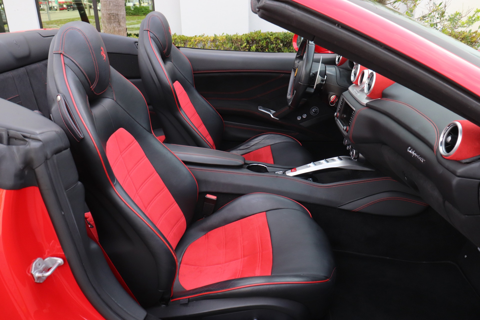 Used-2016-Ferrari-California-T