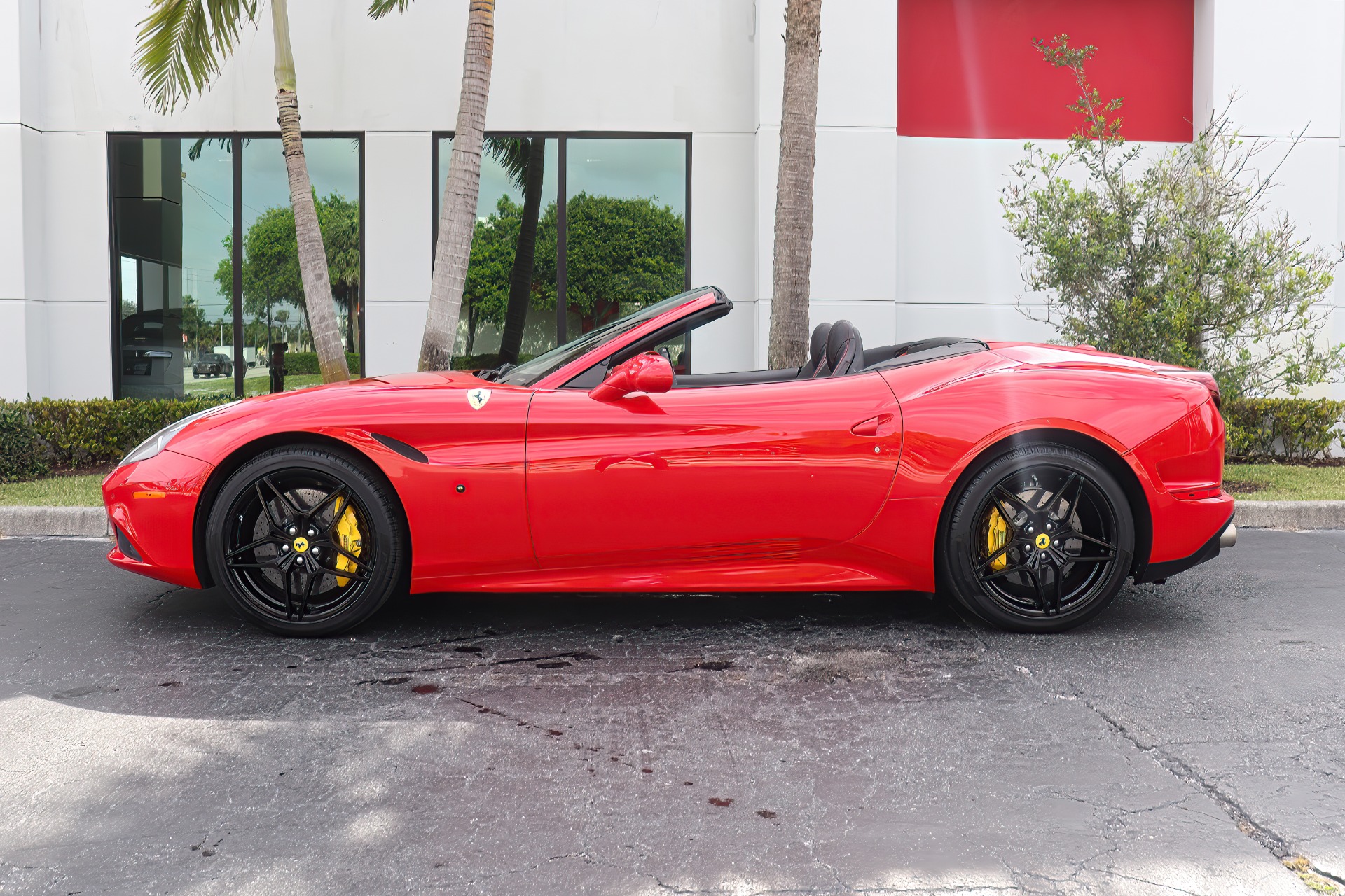Used-2016-Ferrari-California-T