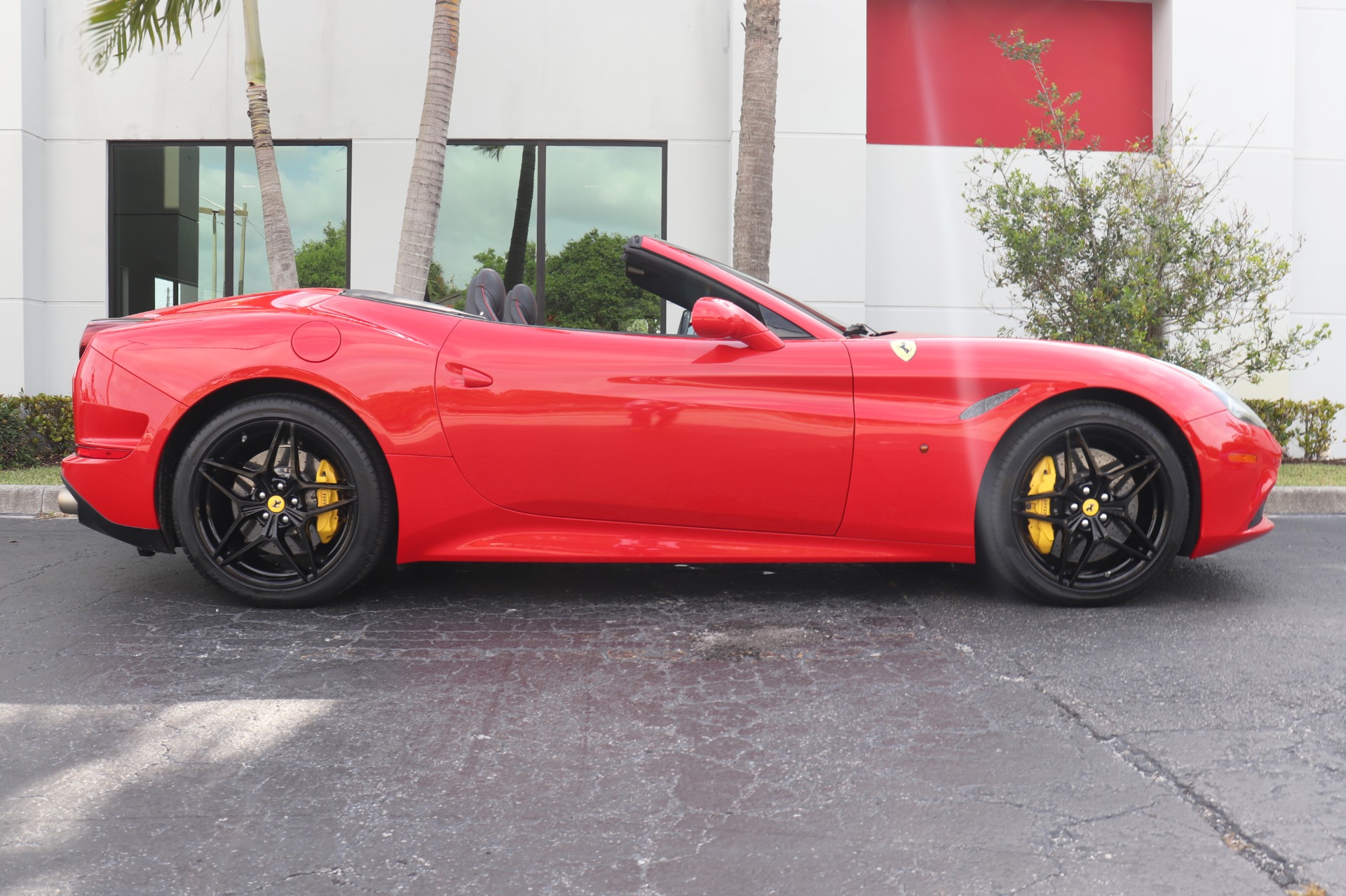 Used-2016-Ferrari-California-T