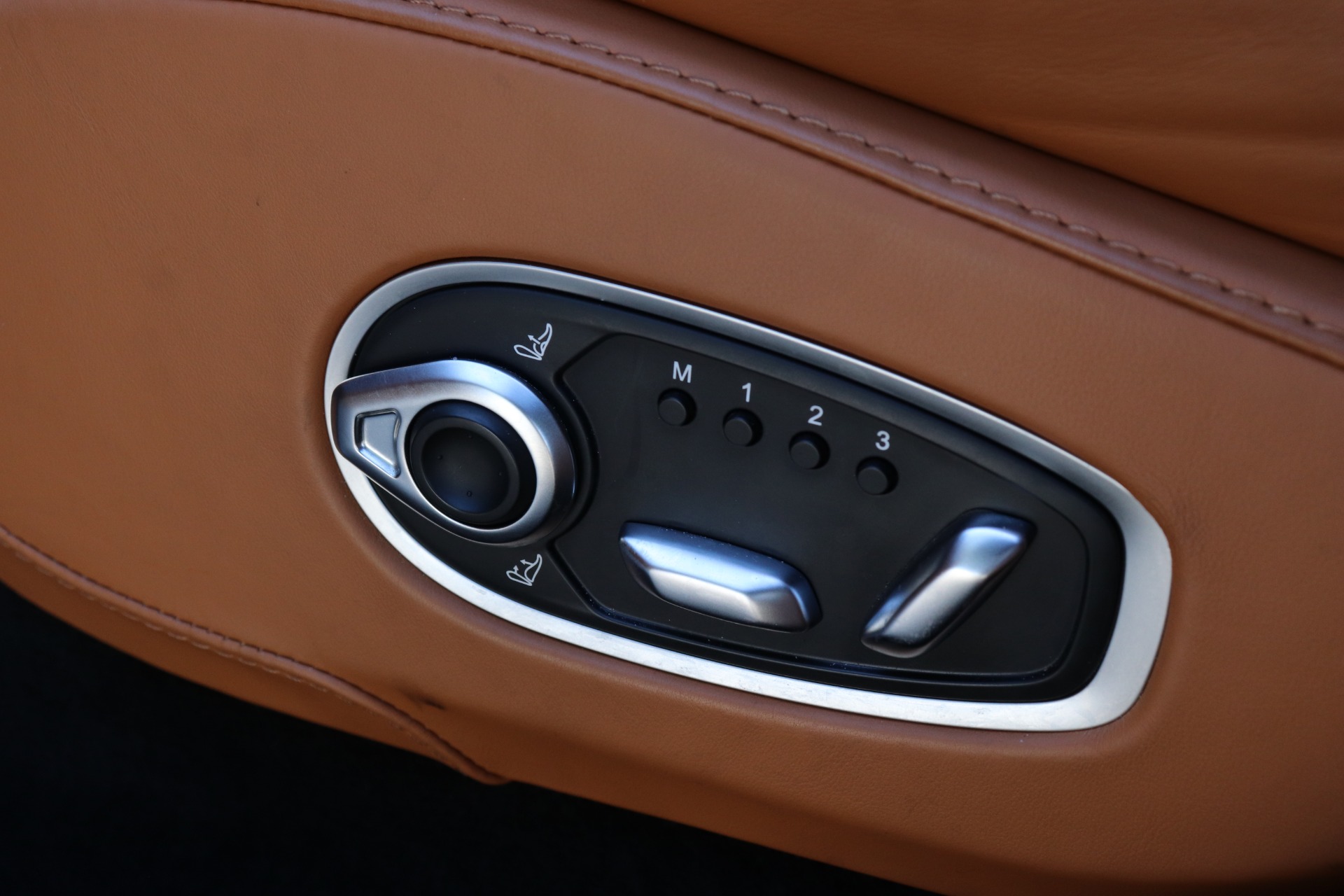 Used-2021-Aston-Martin-DBX
