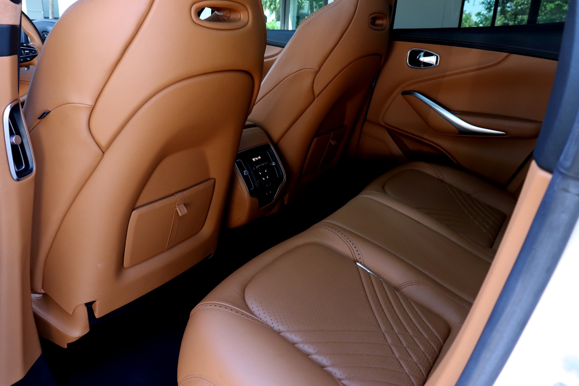 Used-2021-Aston-Martin-DBX