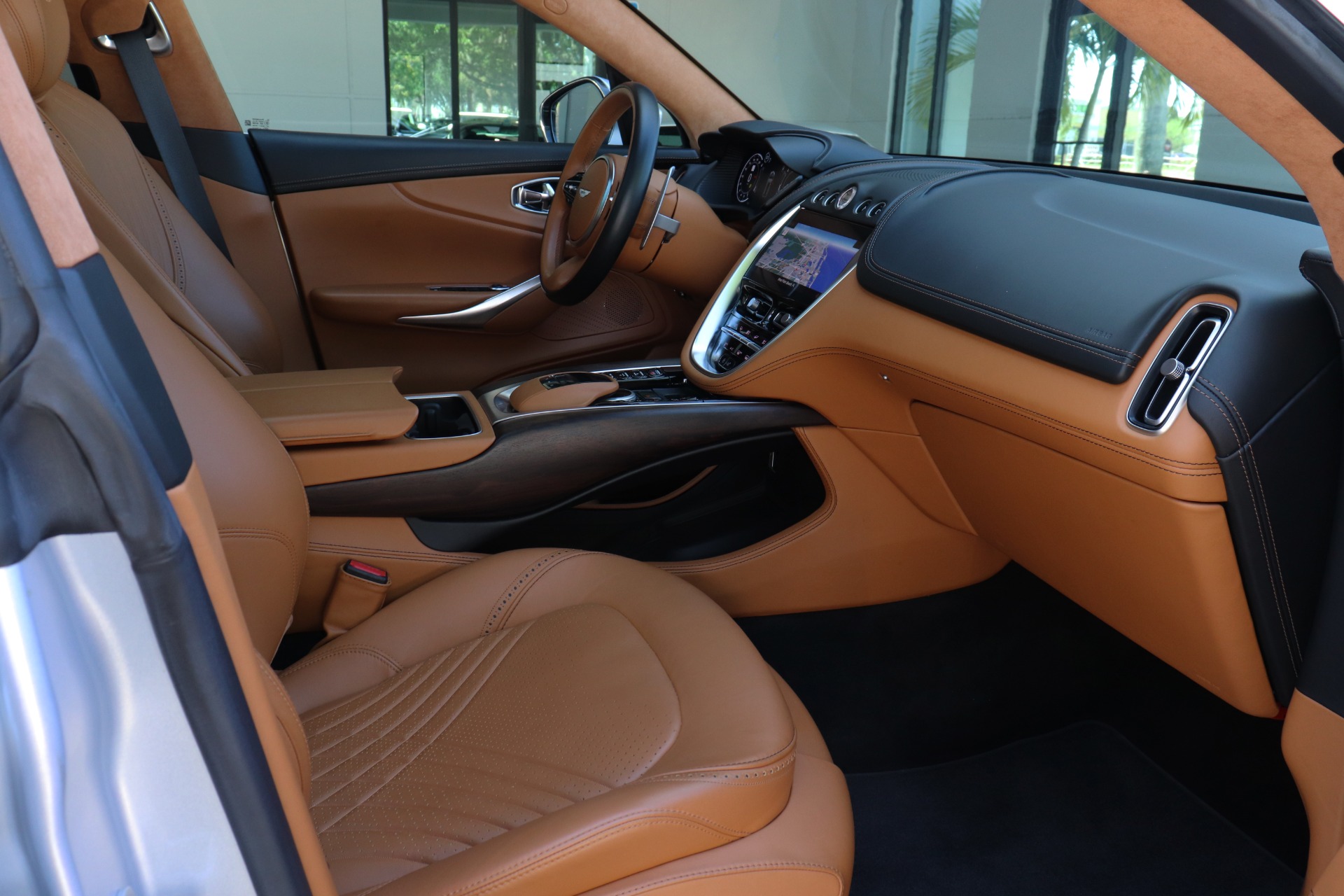 Used-2021-Aston-Martin-DBX