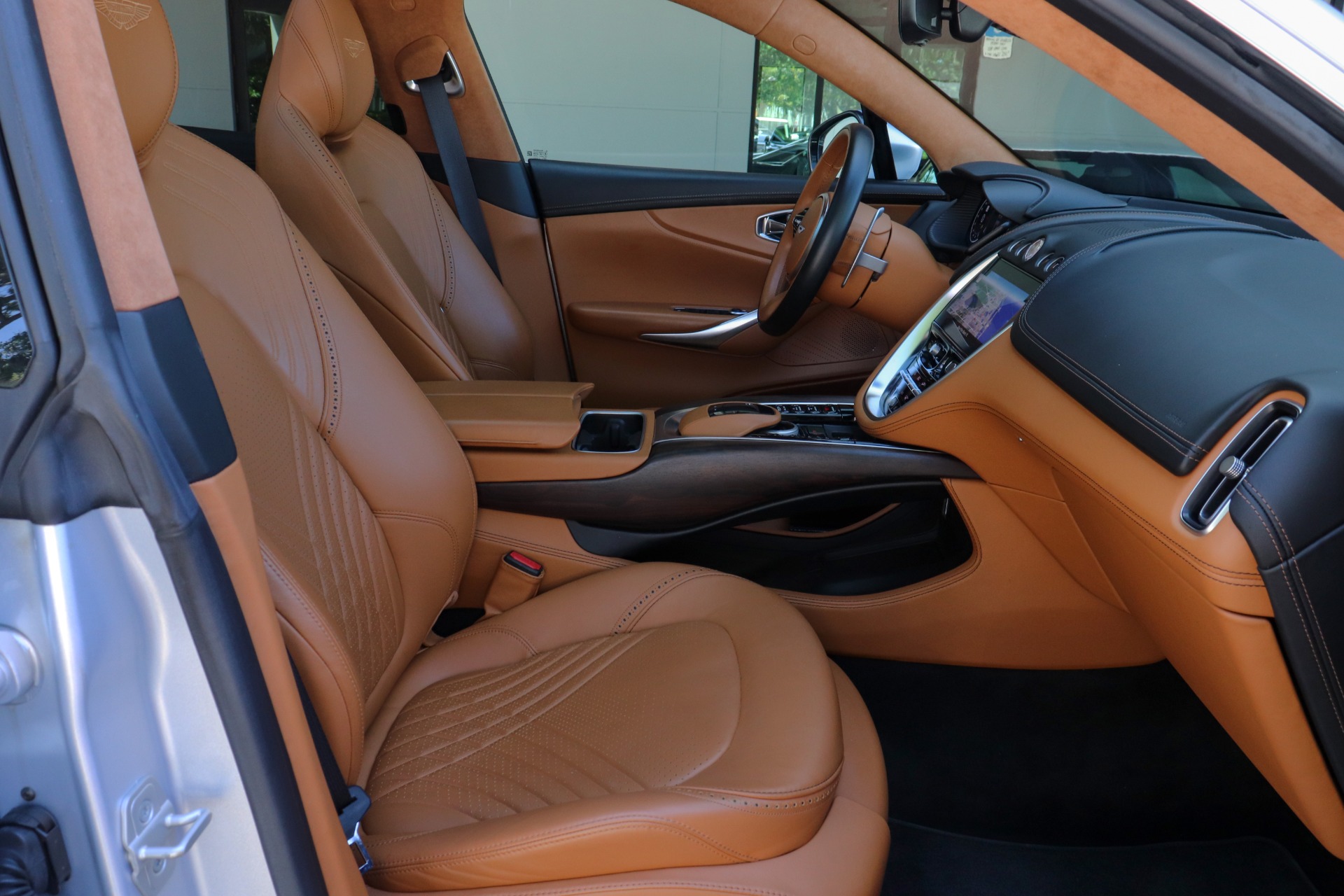 Used-2021-Aston-Martin-DBX