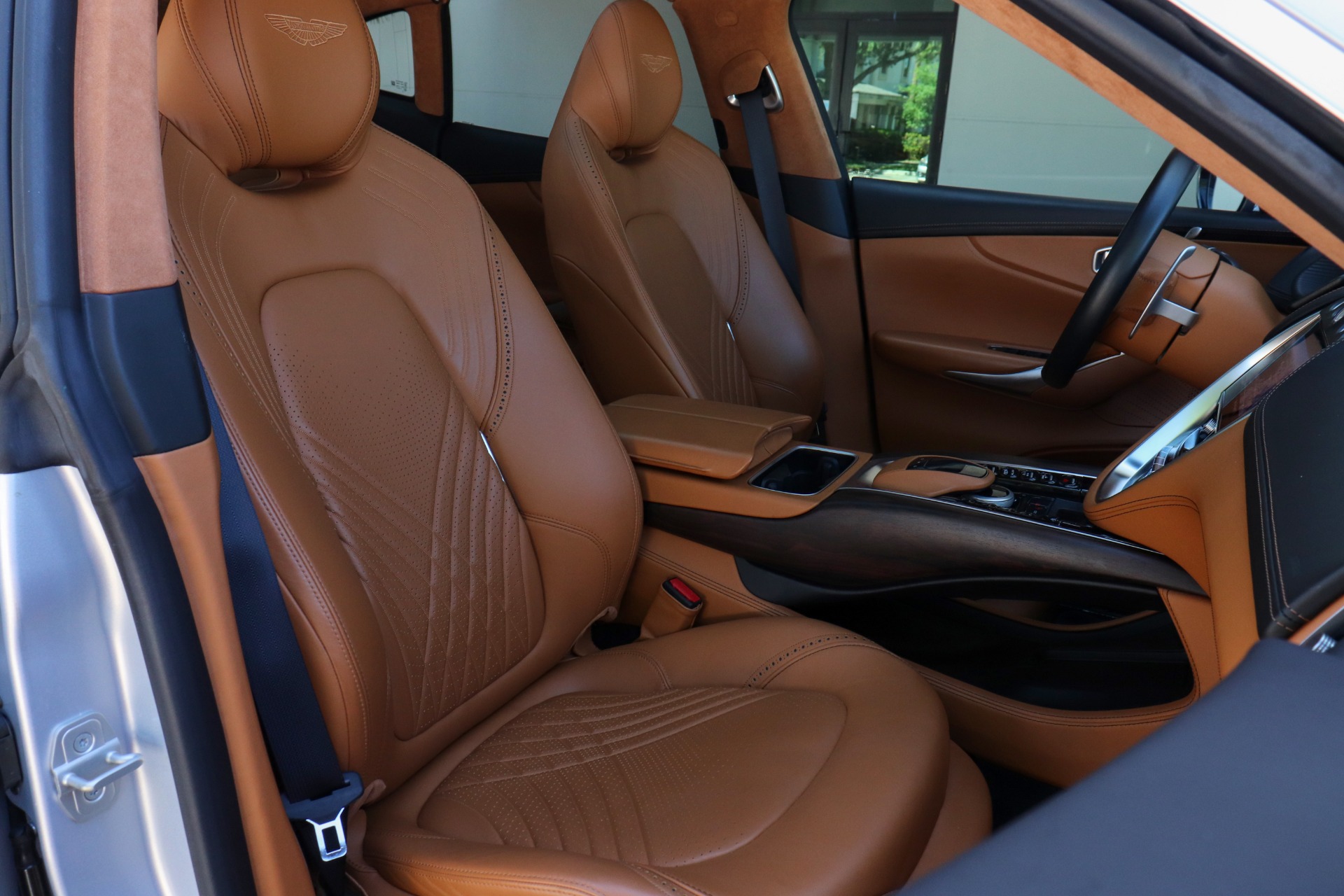 Used-2021-Aston-Martin-DBX