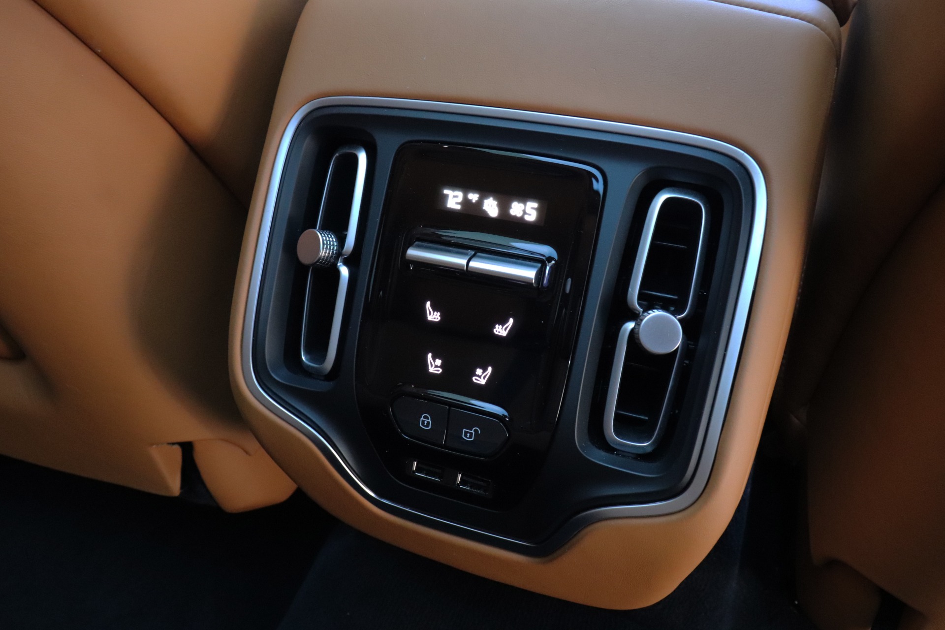 Used-2021-Aston-Martin-DBX