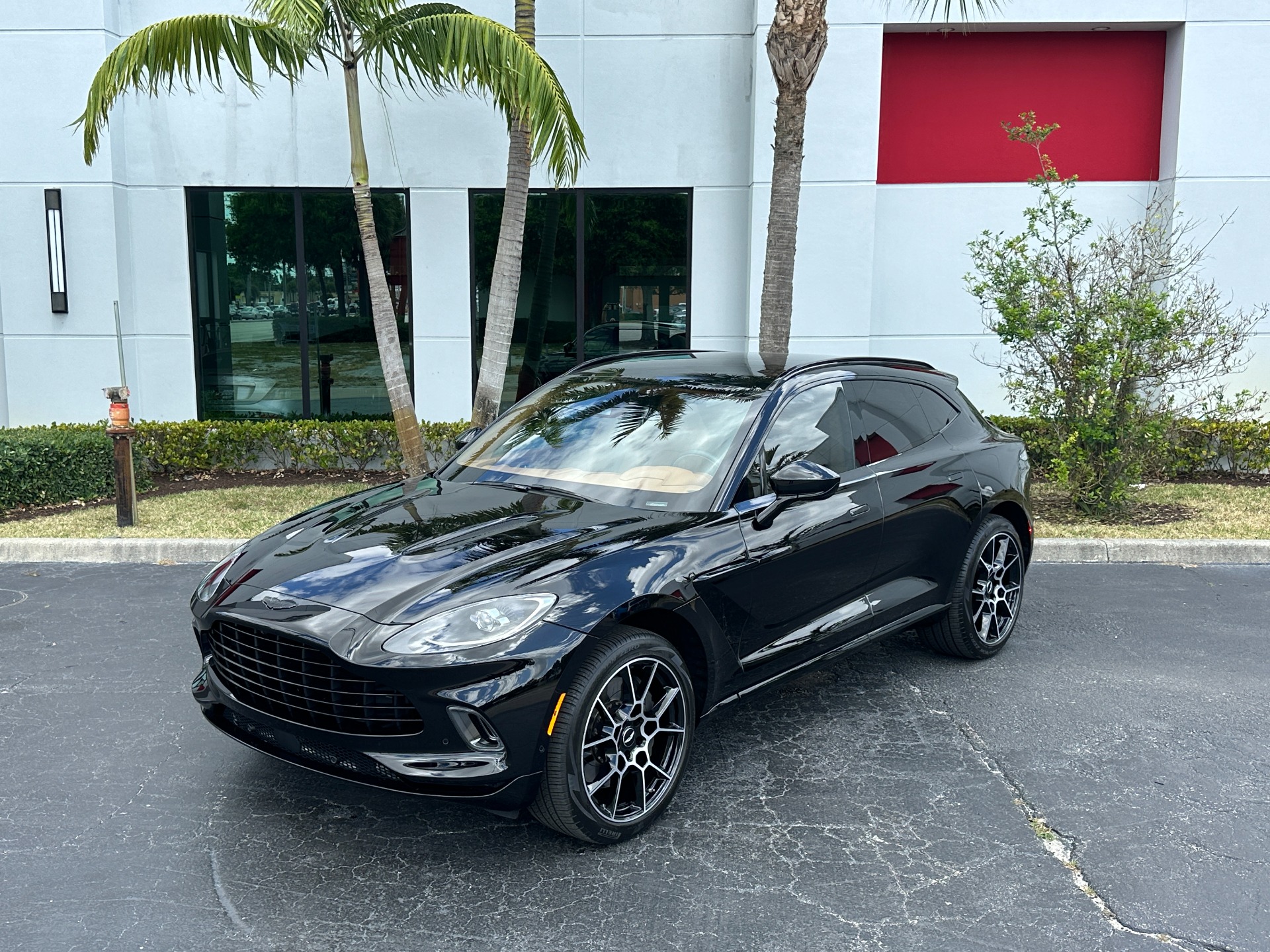 Used-2021-Aston-Martin-DBX