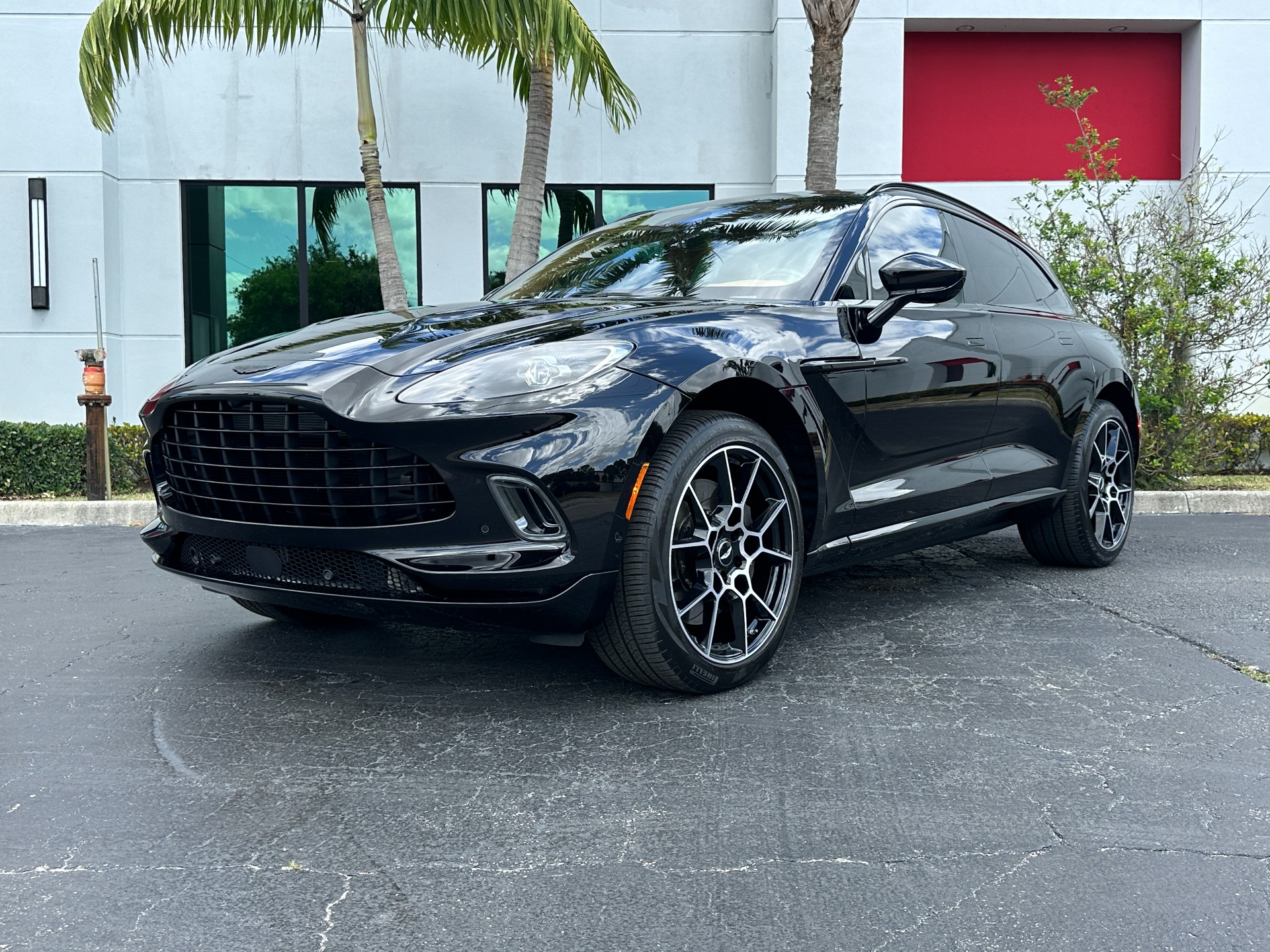 Used-2021-Aston-Martin-DBX