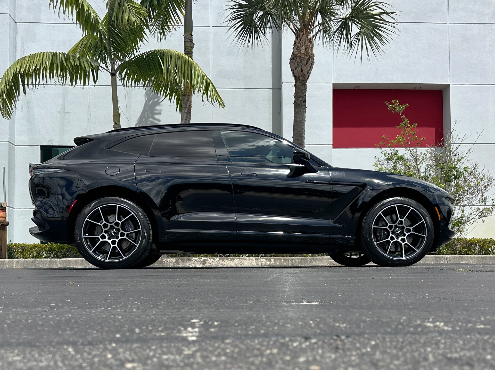 Used-2021-Aston-Martin-DBX