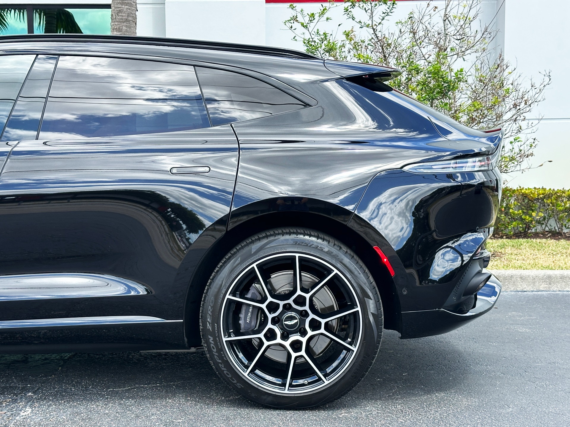 Used-2021-Aston-Martin-DBX