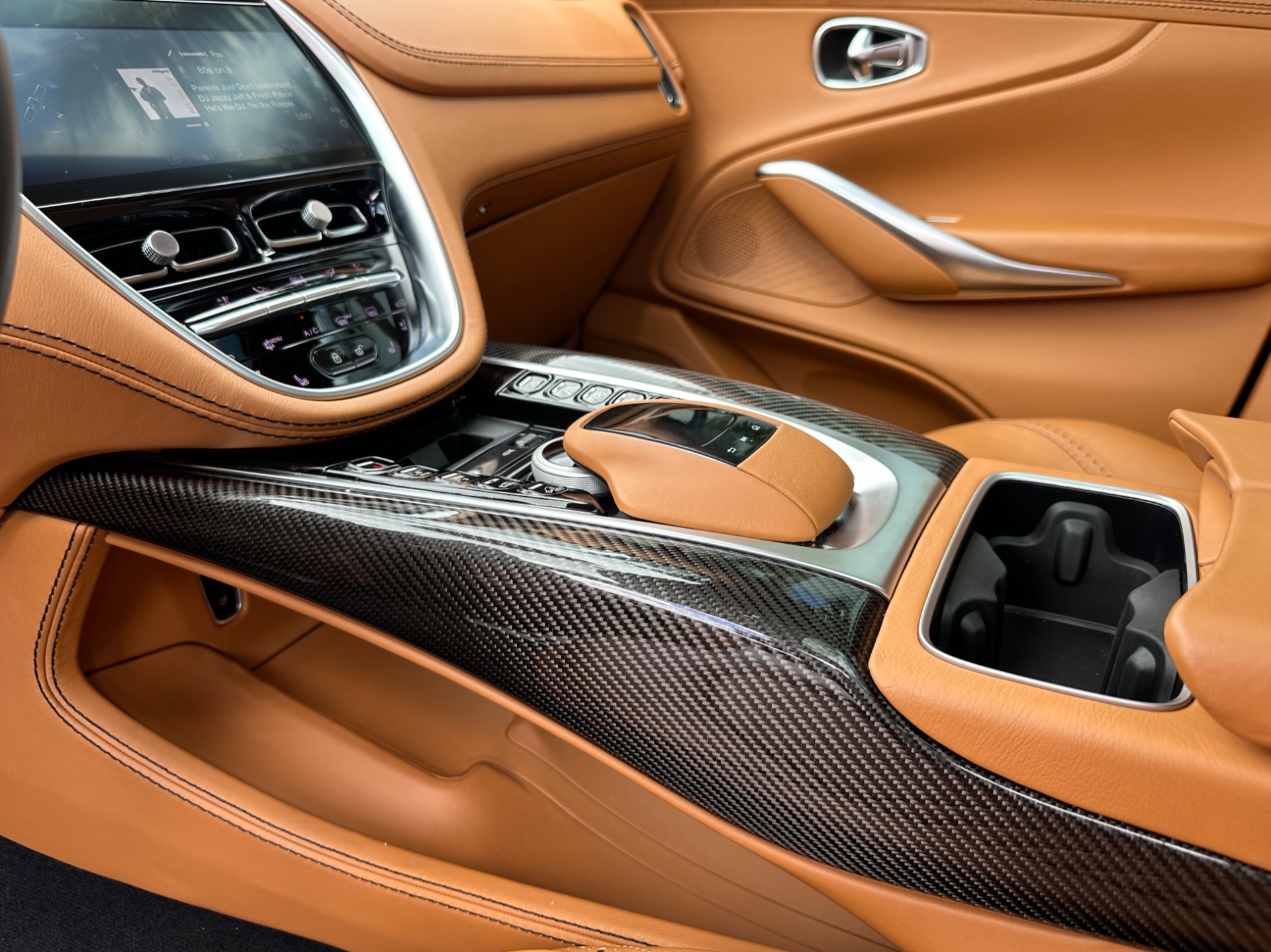 Used-2021-Aston-Martin-DBX