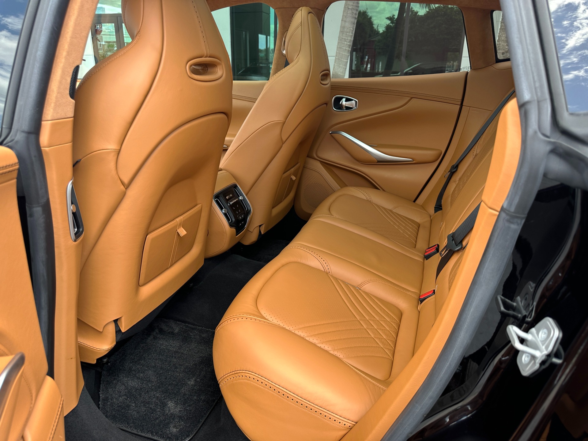 Used-2021-Aston-Martin-DBX