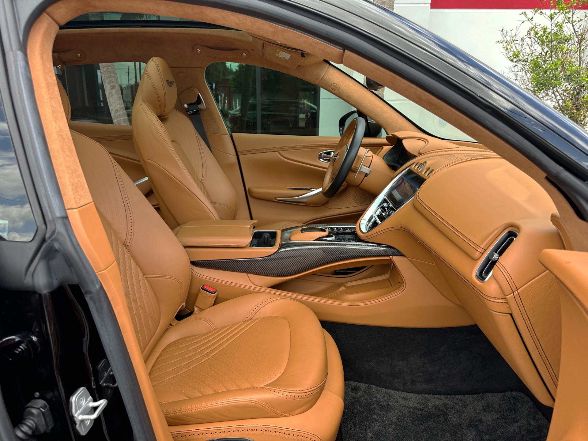 Used-2021-Aston-Martin-DBX