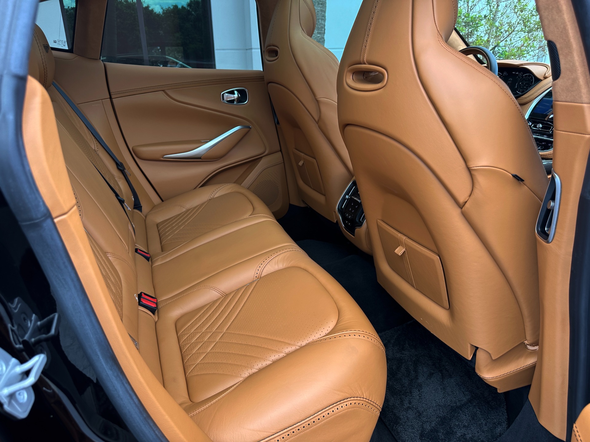 Used-2021-Aston-Martin-DBX