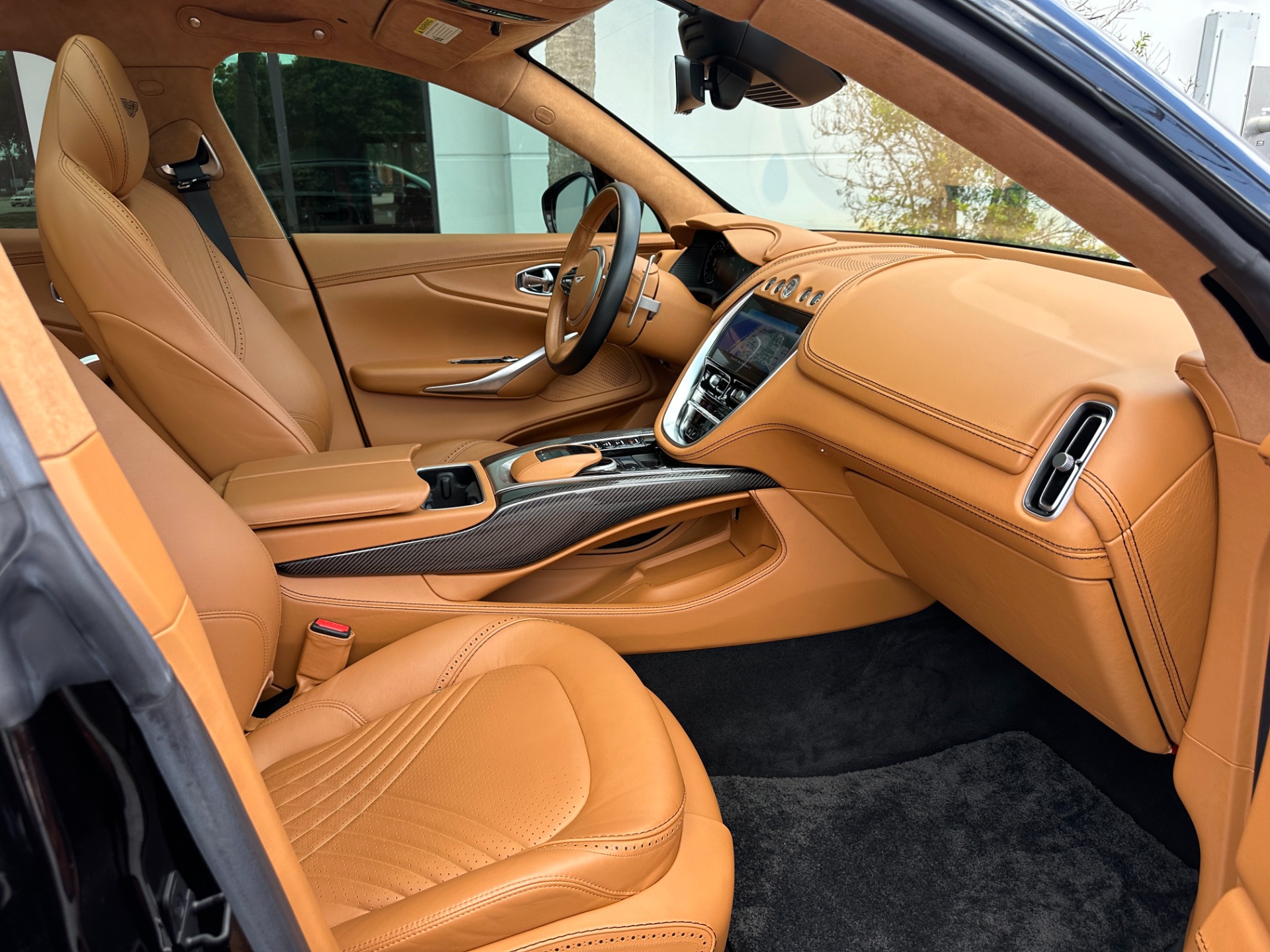 Used-2021-Aston-Martin-DBX