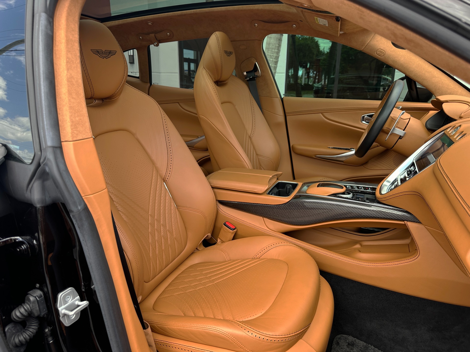 Used-2021-Aston-Martin-DBX