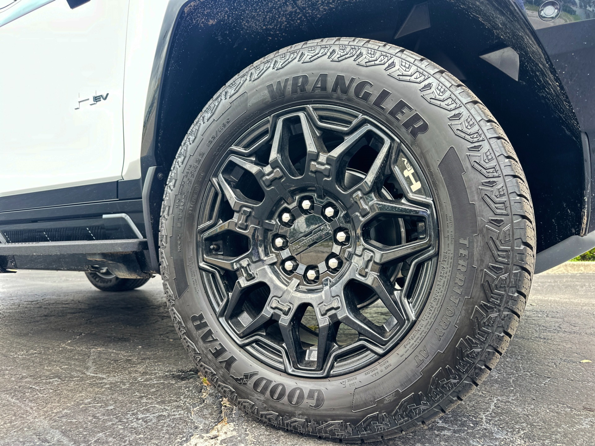 Used-2024-GMC-HUMMER-EV-2X