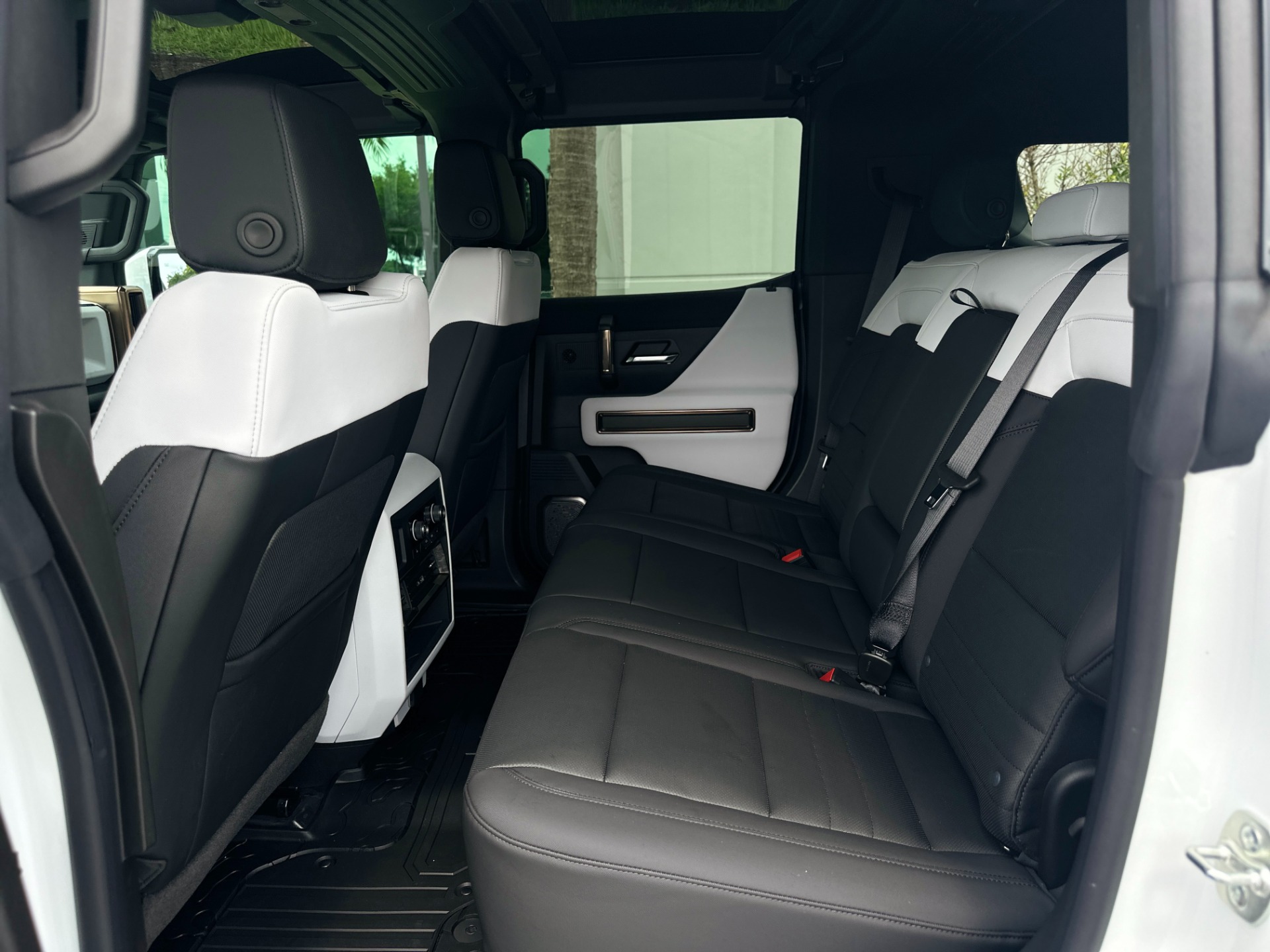Used-2024-GMC-HUMMER-EV-2X