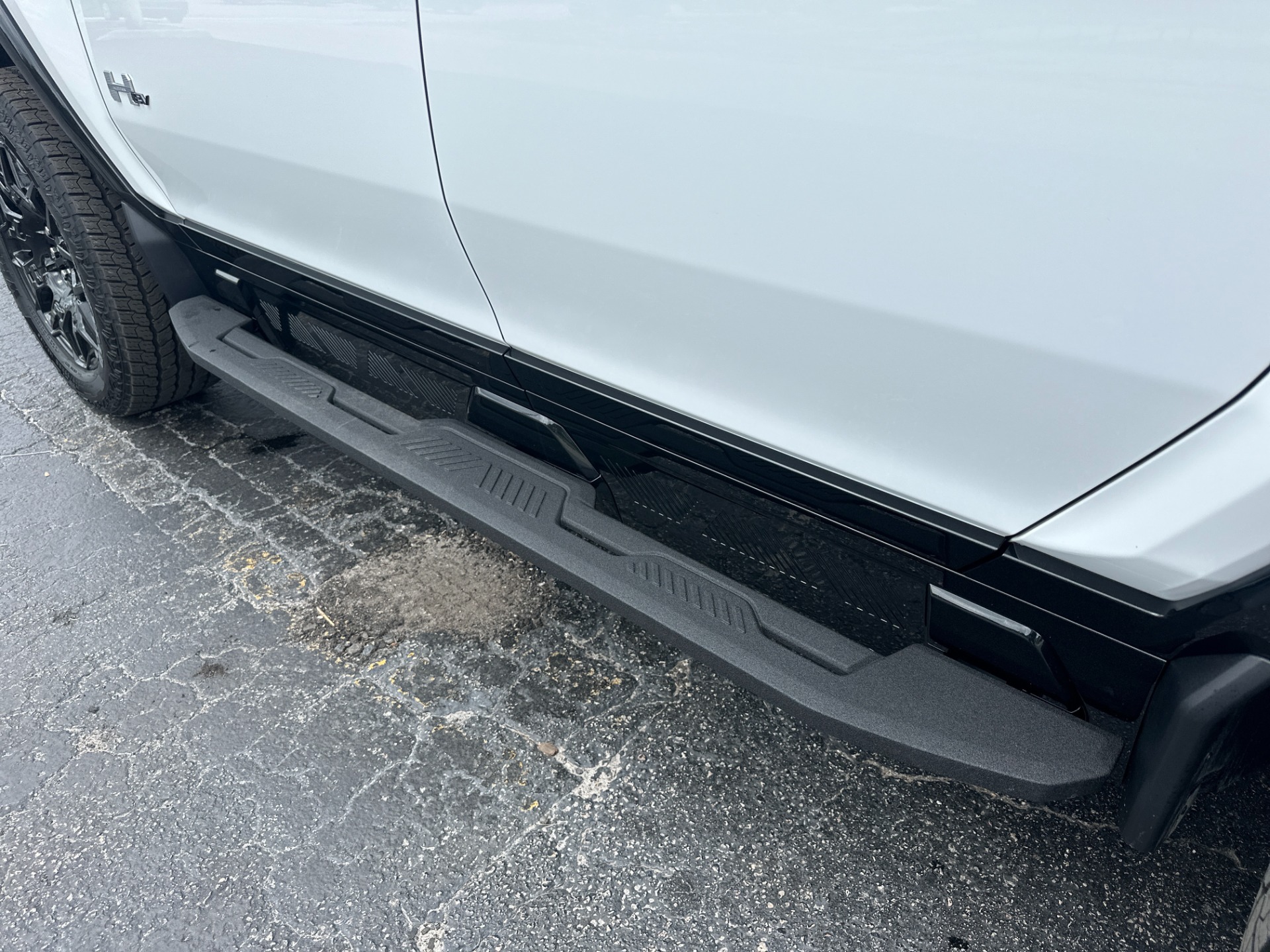 Used-2024-GMC-HUMMER-EV-2X