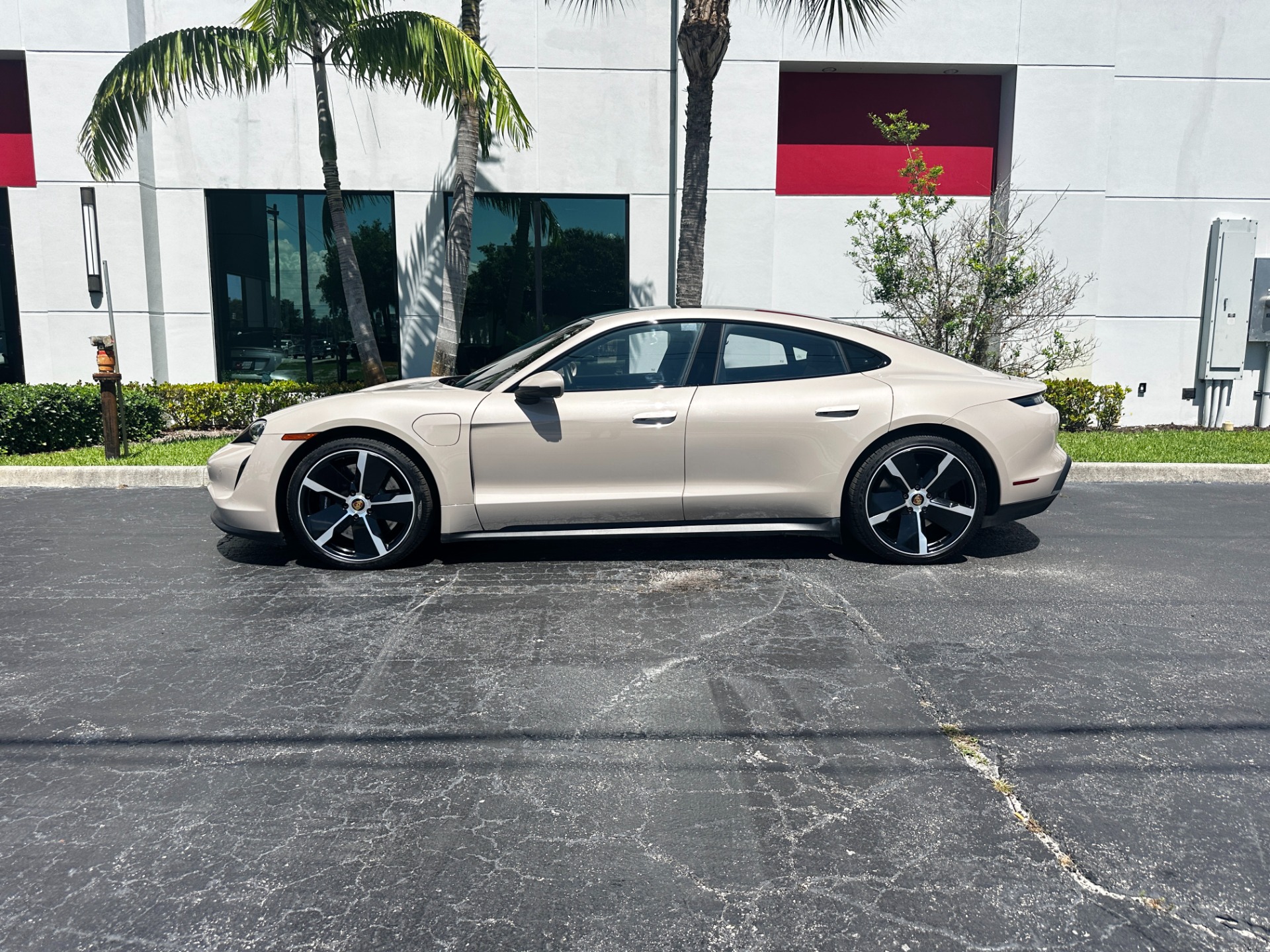 Used-2022-Porsche-Taycan-4S