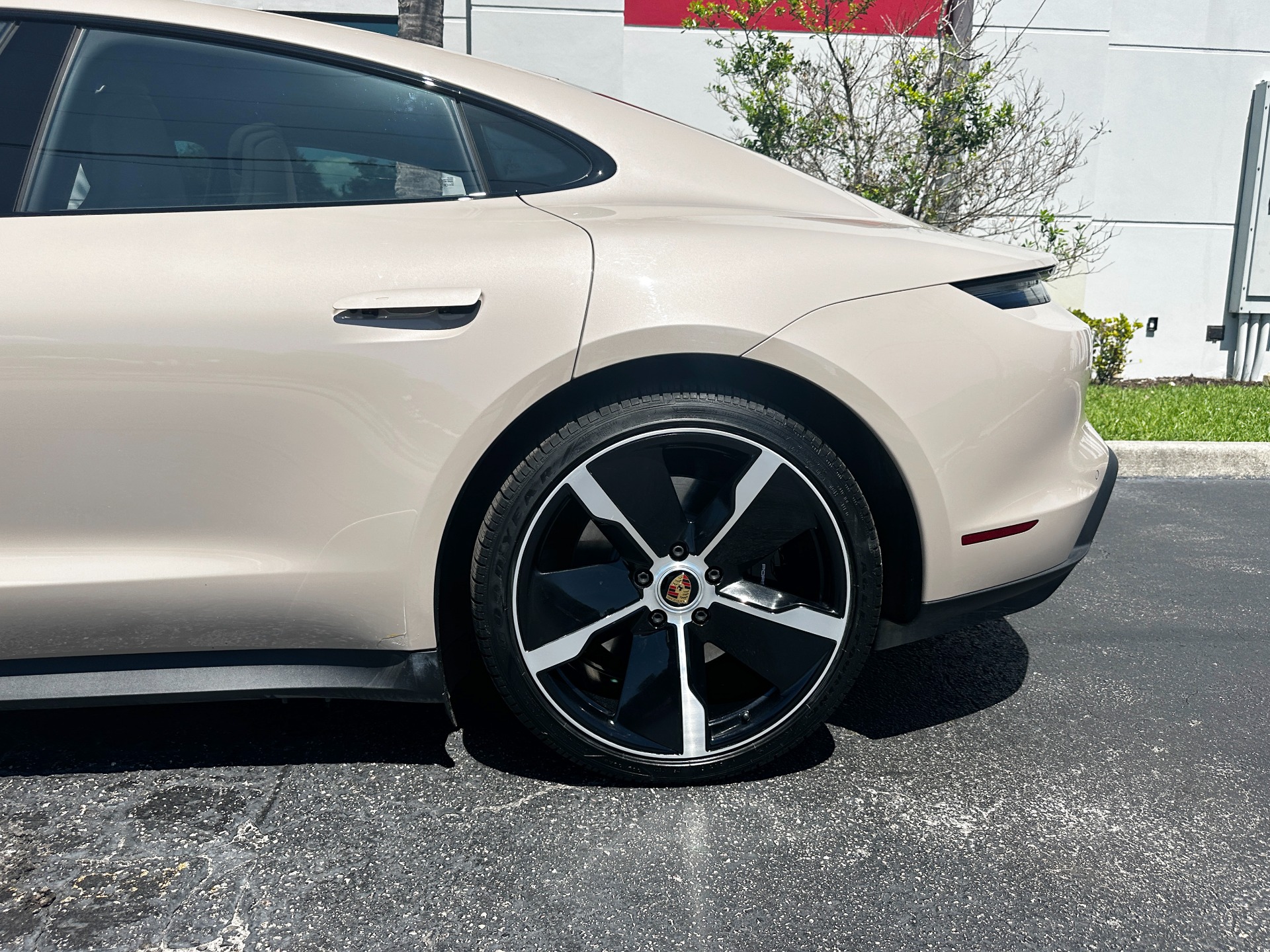 Used-2022-Porsche-Taycan-4S