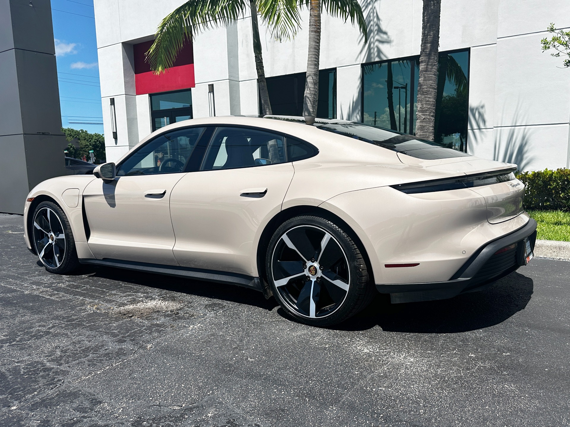 Used-2022-Porsche-Taycan-4S