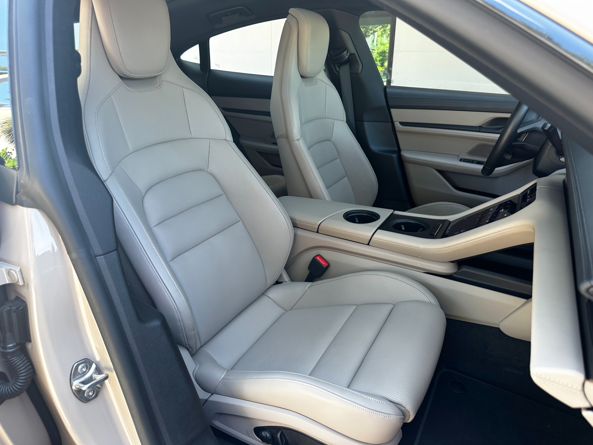 Used-2022-Porsche-Taycan-4S