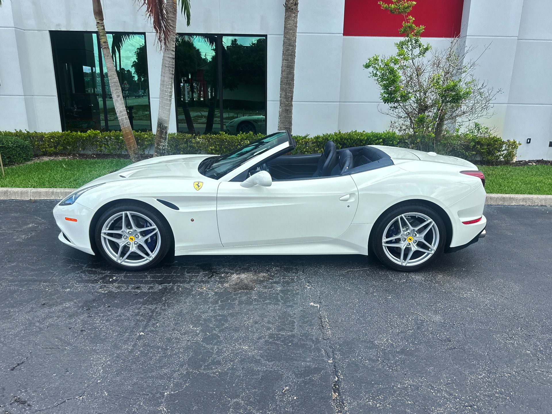 Used-2016-Ferrari-California-T