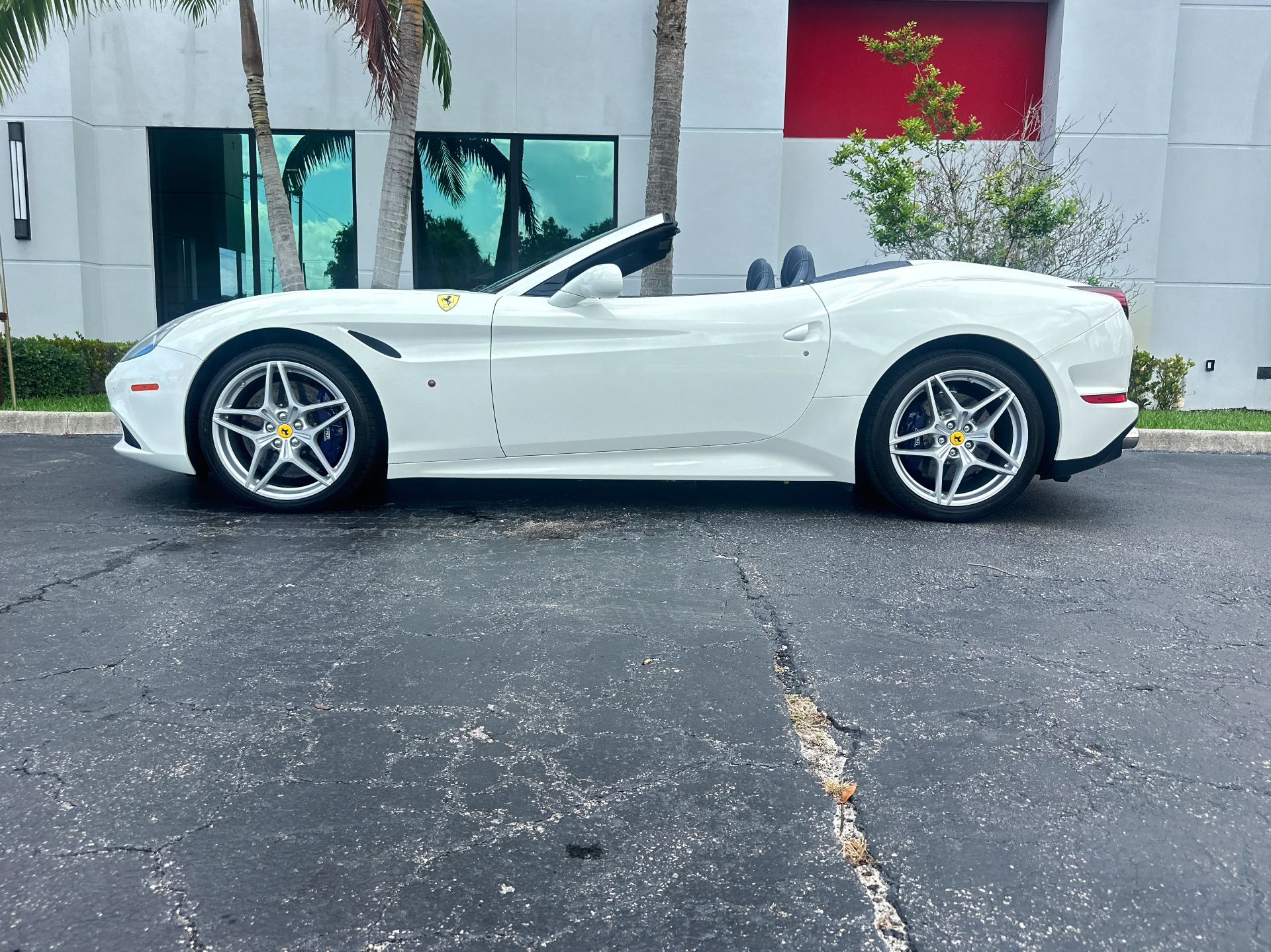 Used-2016-Ferrari-California-T