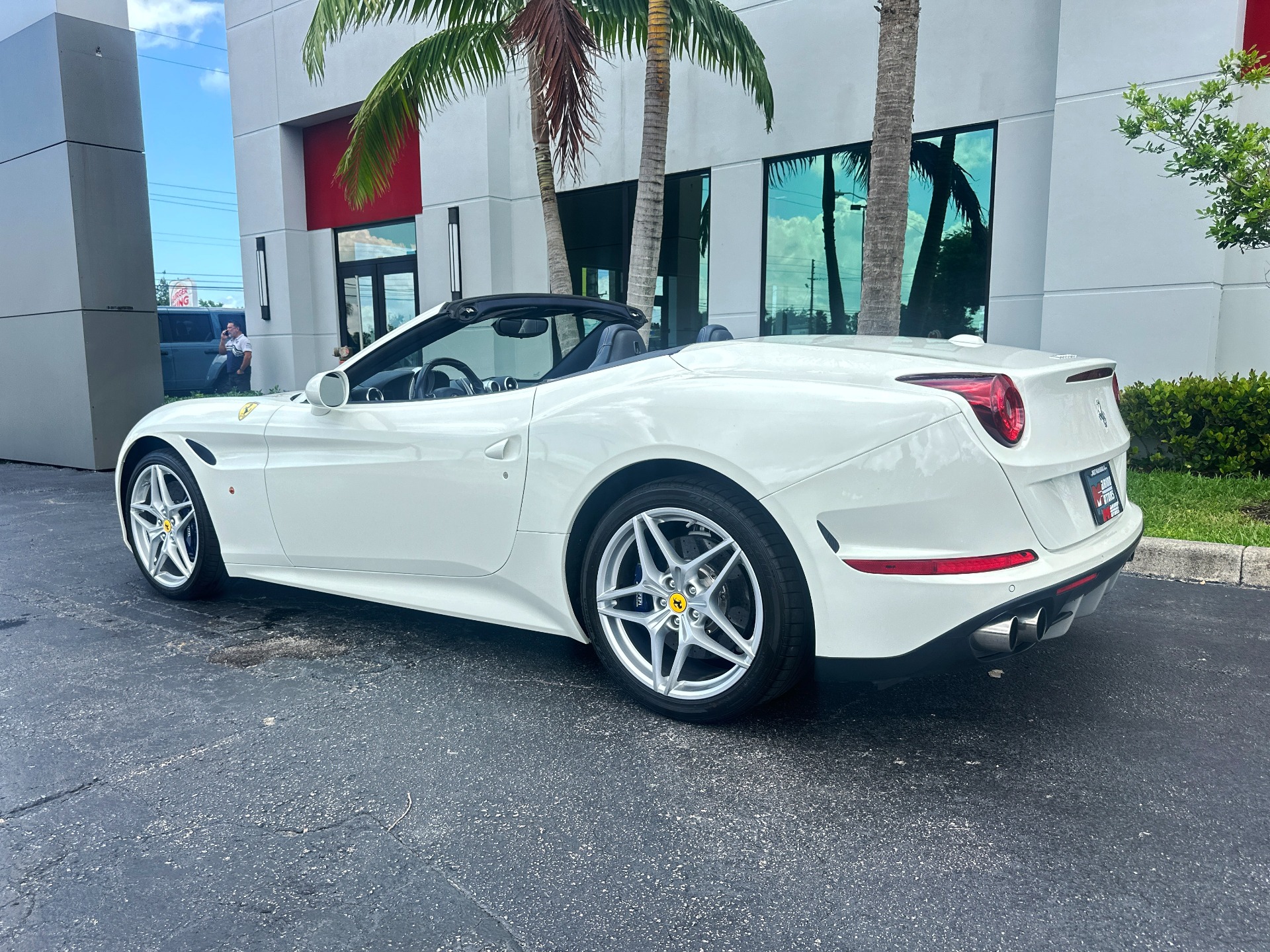 Used-2016-Ferrari-California-T