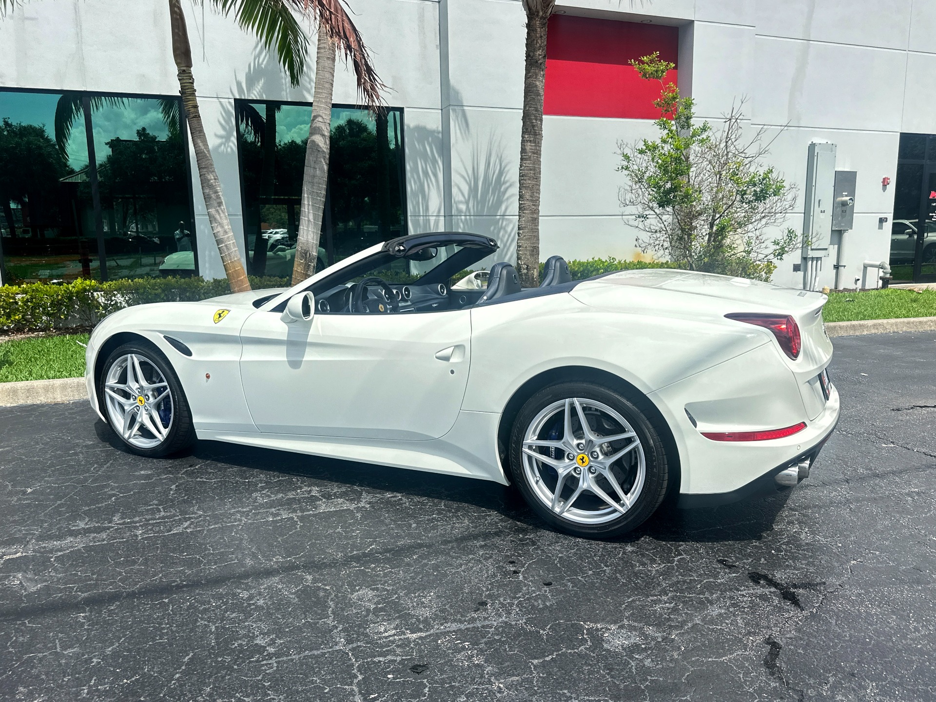 Used-2016-Ferrari-California-T