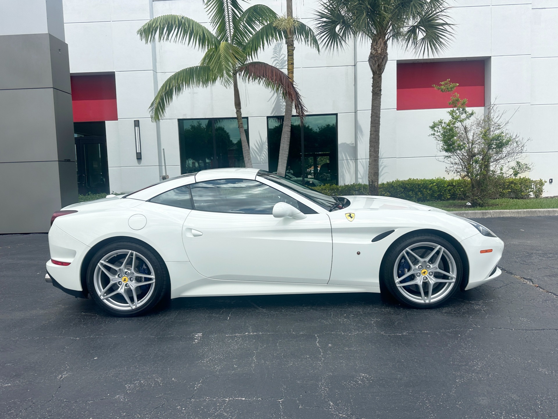 Used-2016-Ferrari-California-T