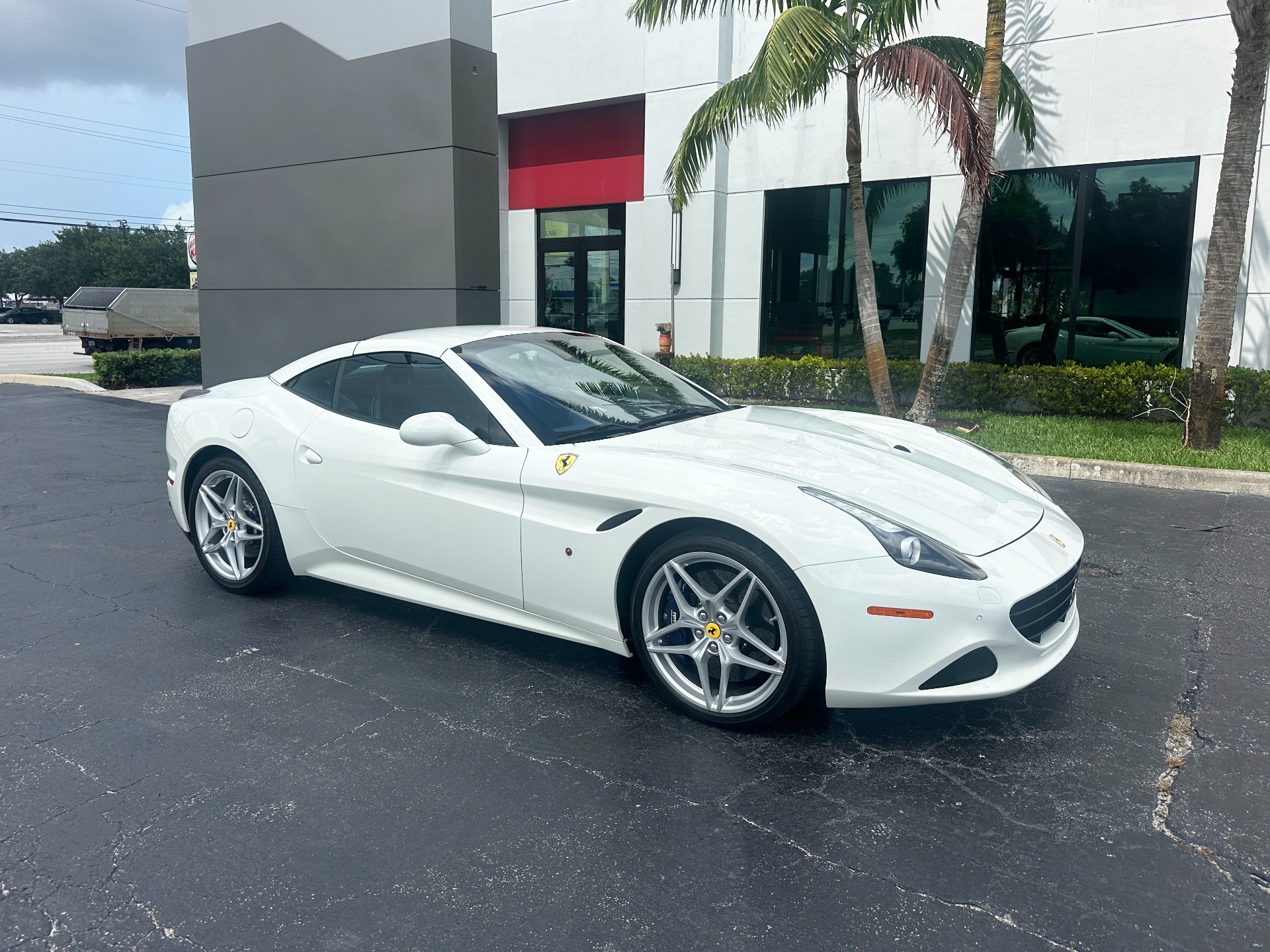 Used-2016-Ferrari-California-T