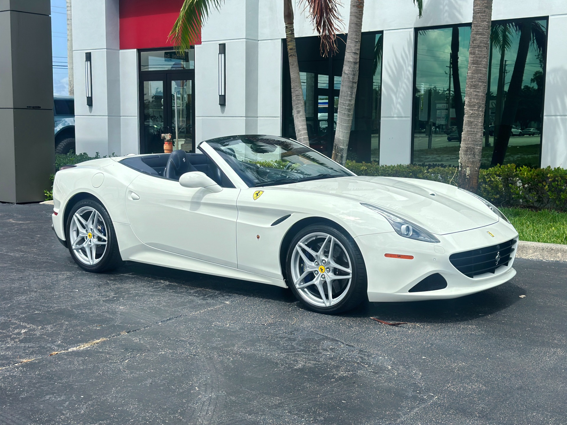 Used-2016-Ferrari-California-T