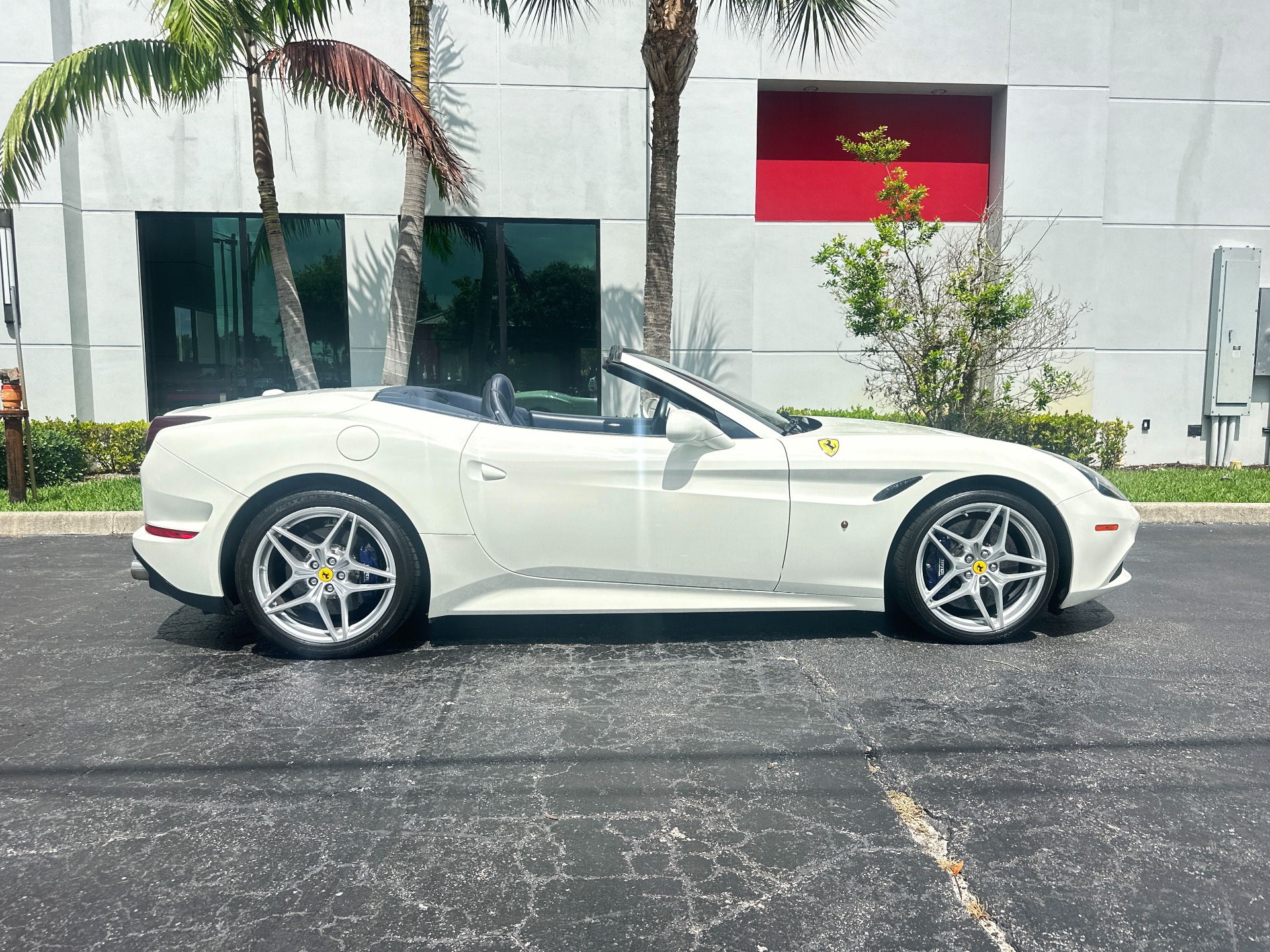 Used-2016-Ferrari-California-T
