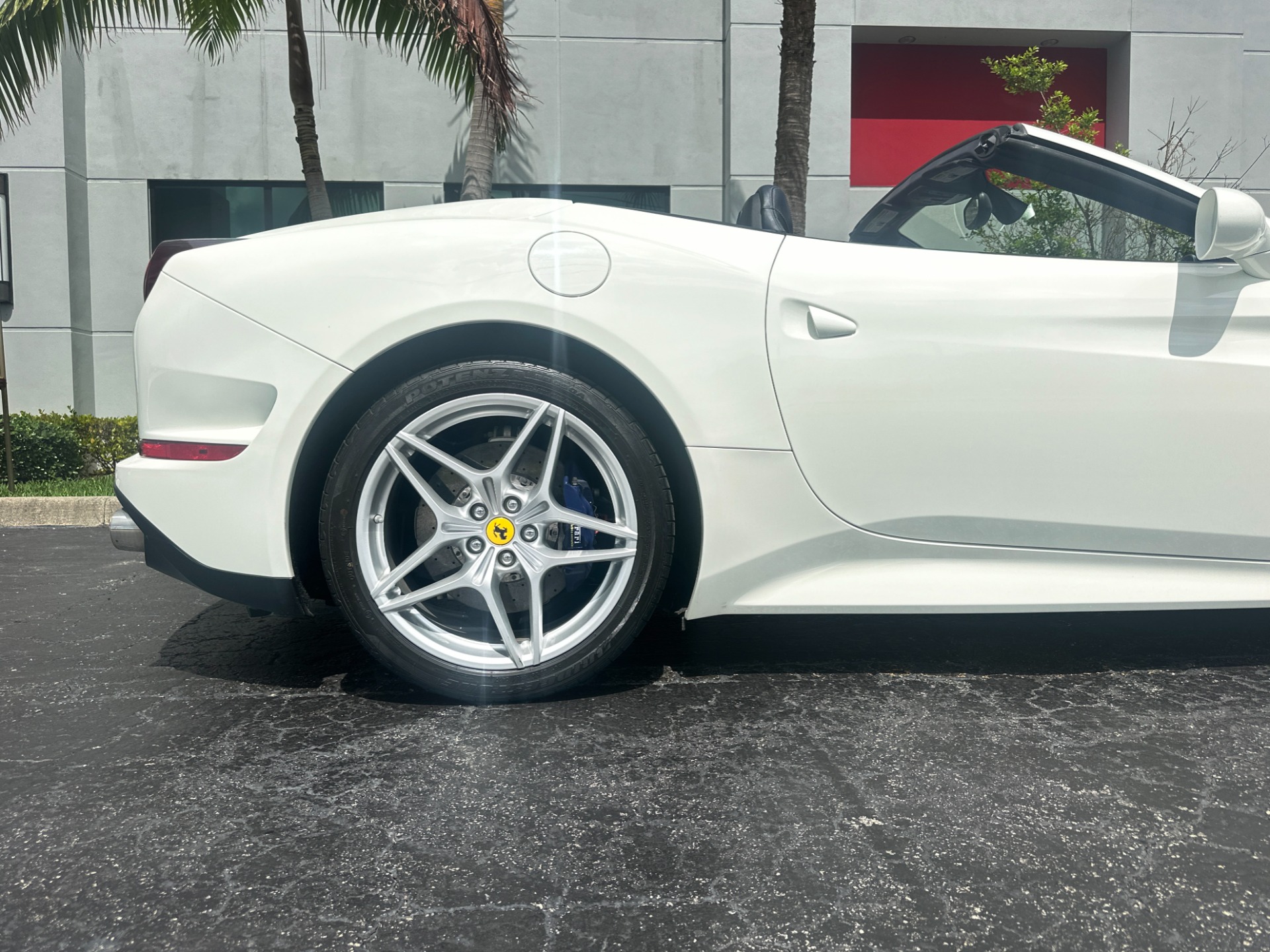 Used-2016-Ferrari-California-T