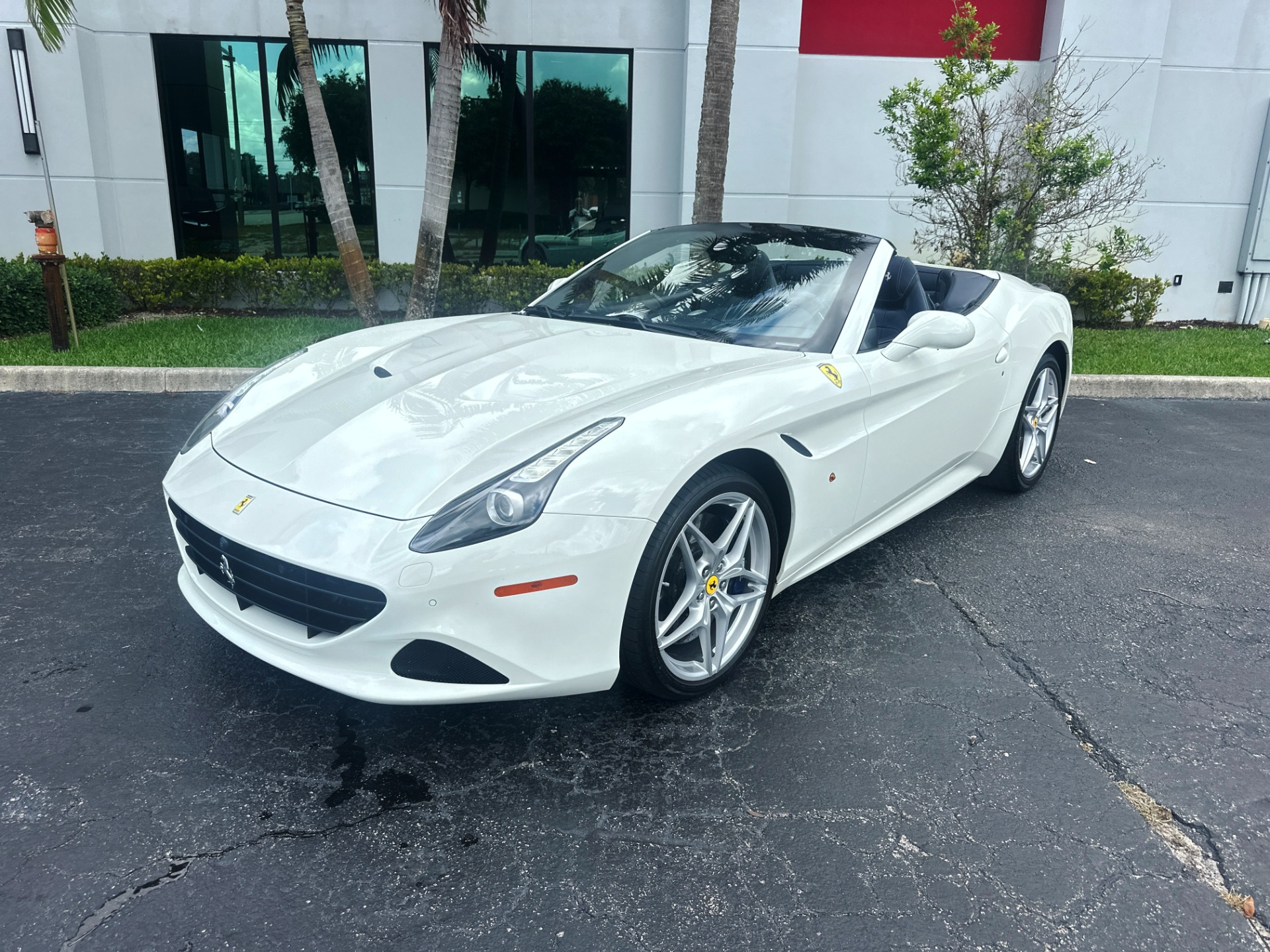 Used-2016-Ferrari-California-T