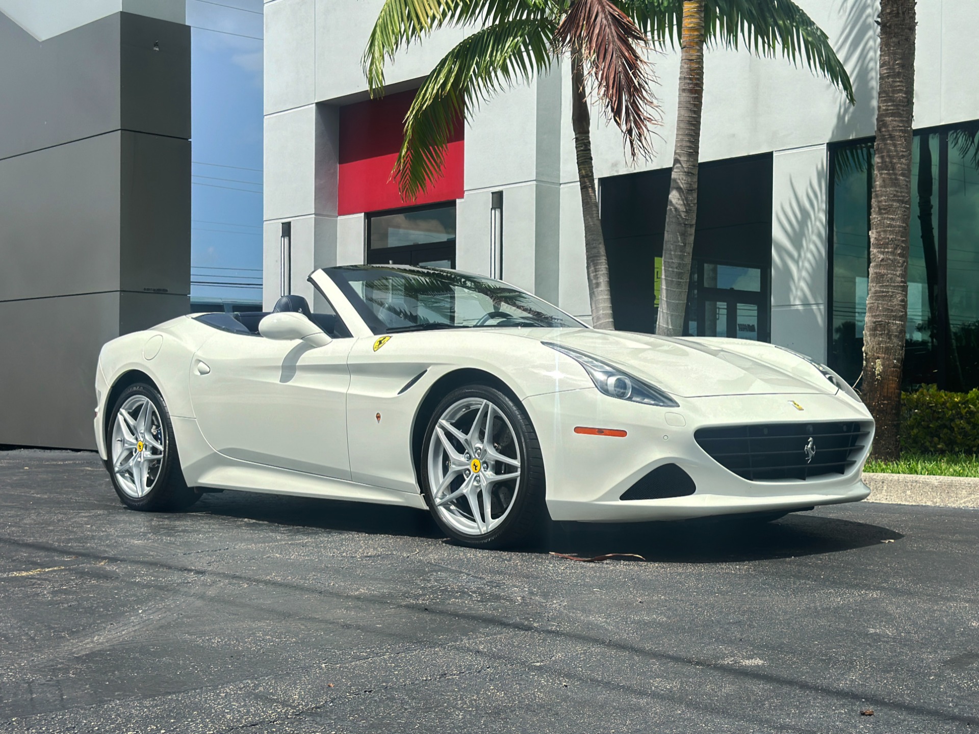 Used-2016-Ferrari-California-T
