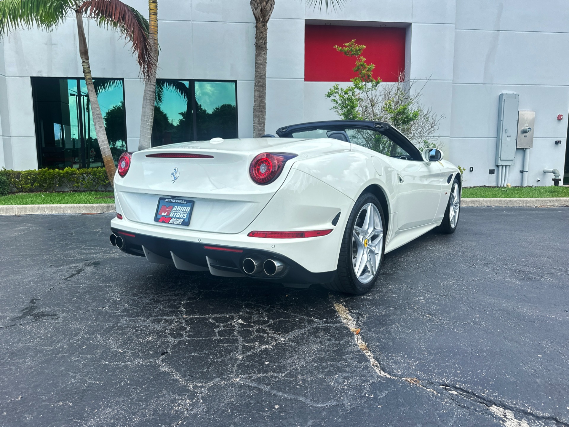Used-2016-Ferrari-California-T