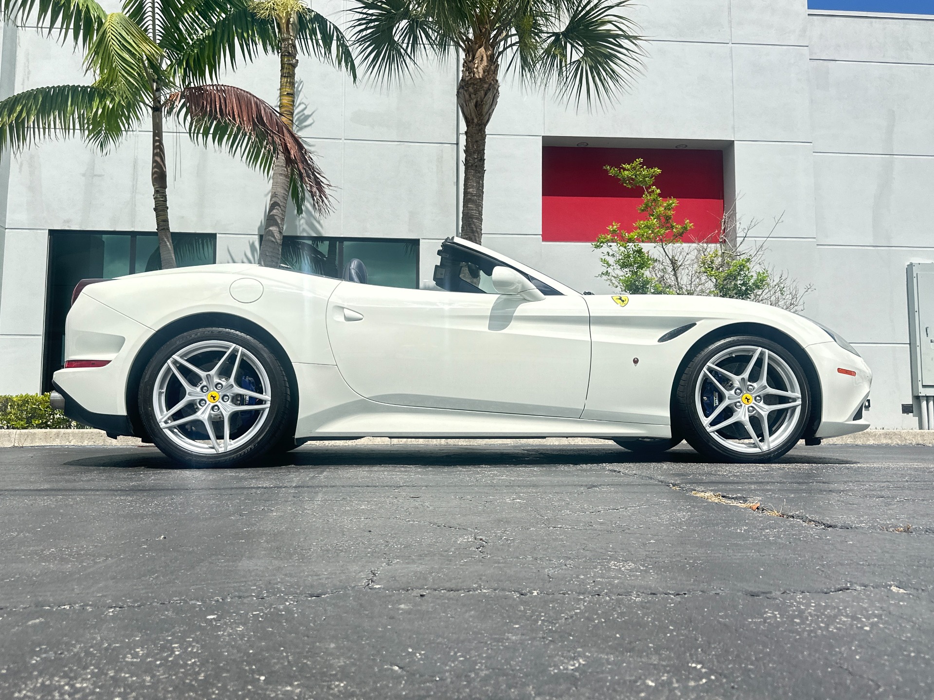 Used-2016-Ferrari-California-T