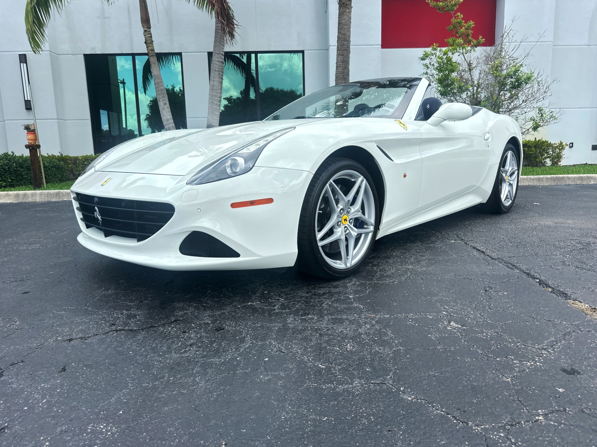 Used-2016-Ferrari-California-T