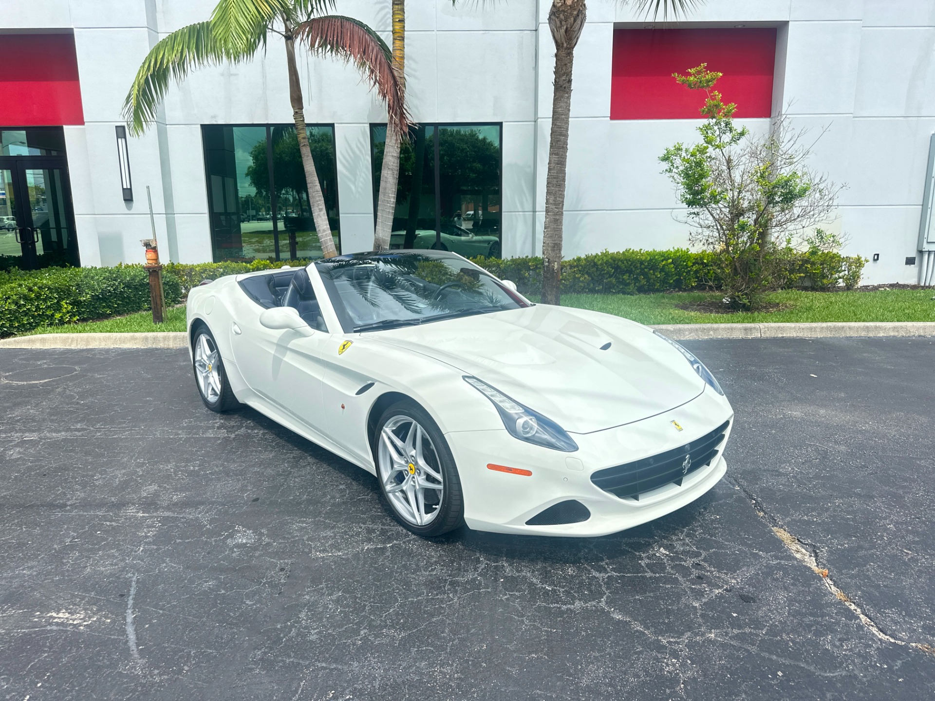 Used-2016-Ferrari-California-T
