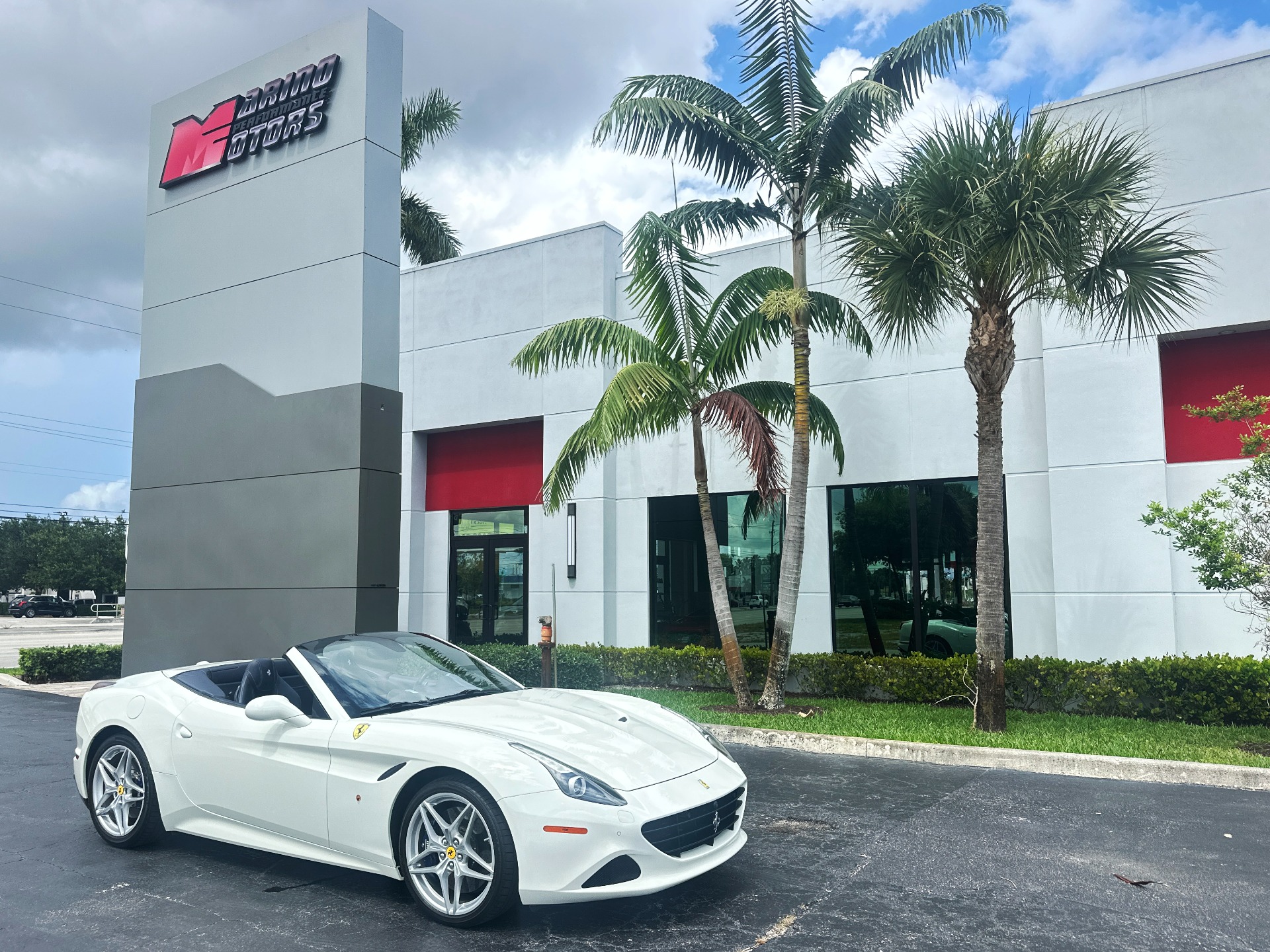 Used-2016-Ferrari-California-T