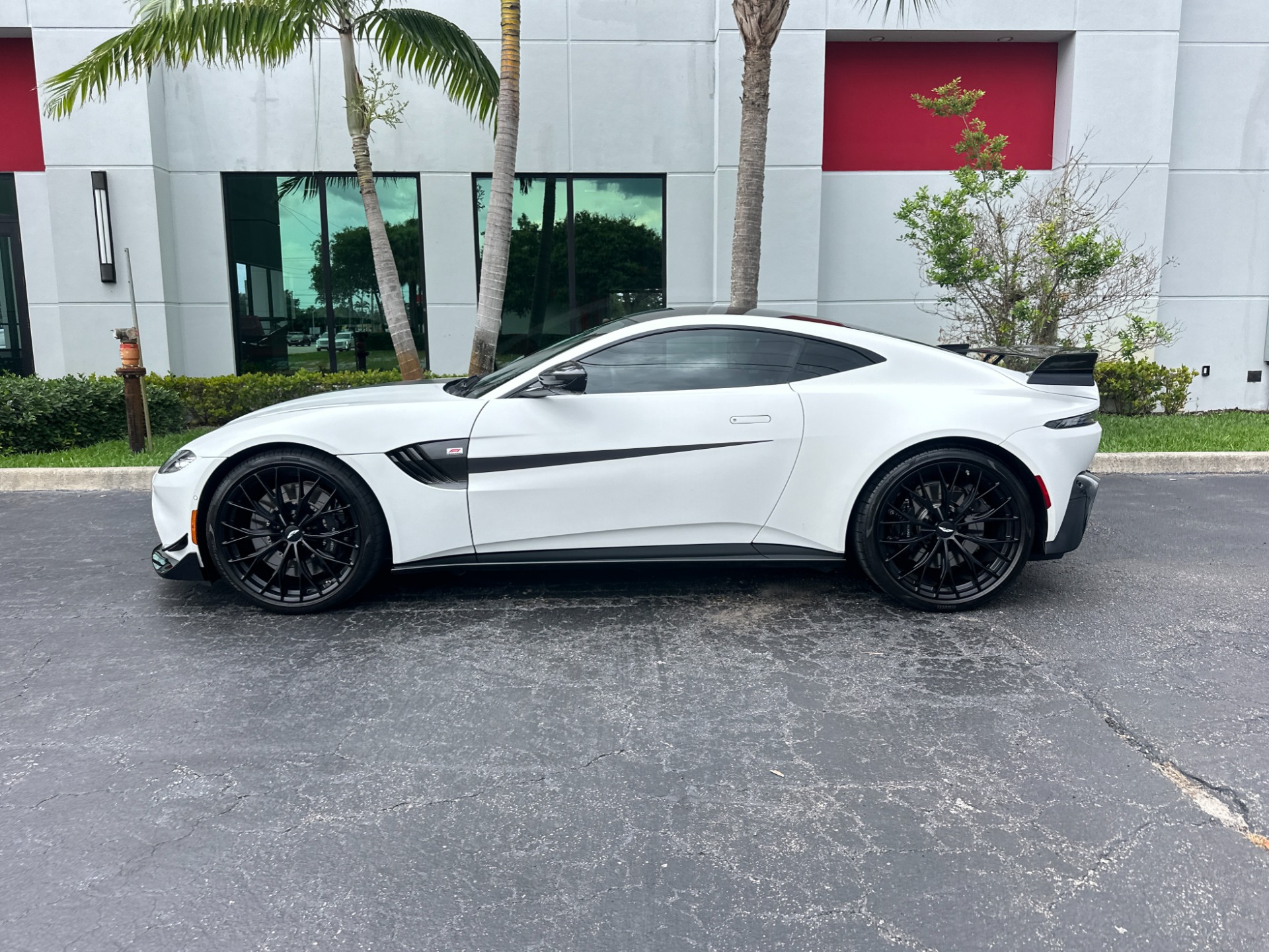 Used-2022-Aston-Martin-Vantage-F1-Edition