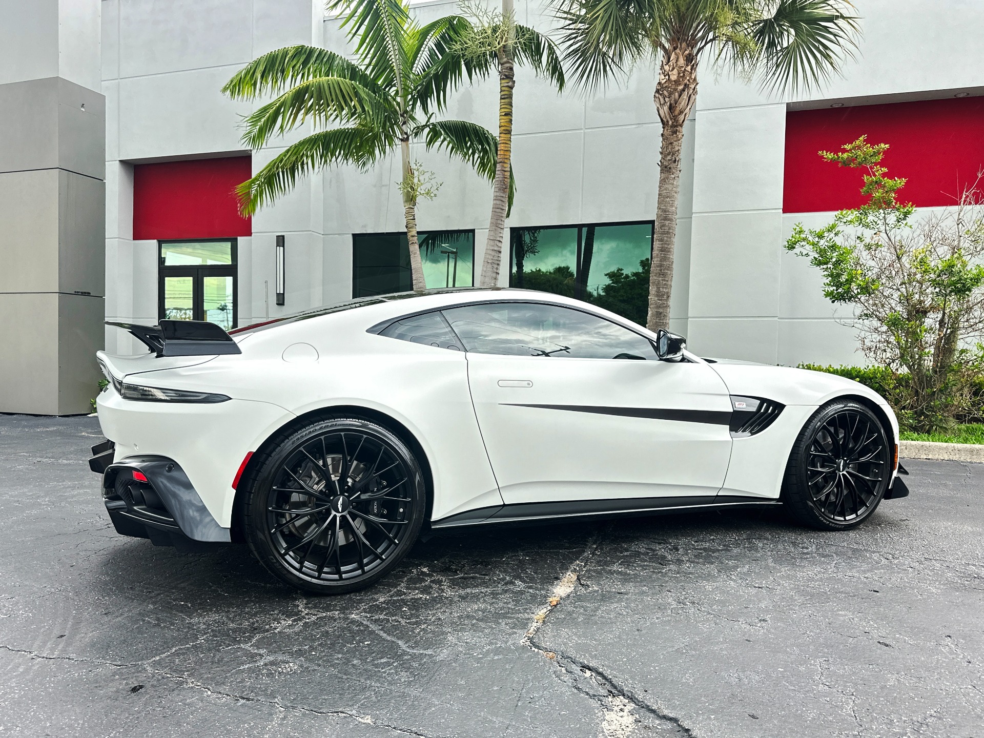 Used-2022-Aston-Martin-Vantage-F1-Edition