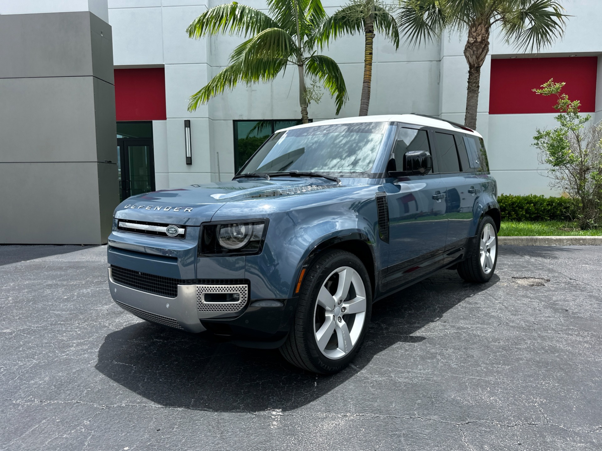 Used-2023-Land-Rover-Defender-110-SE