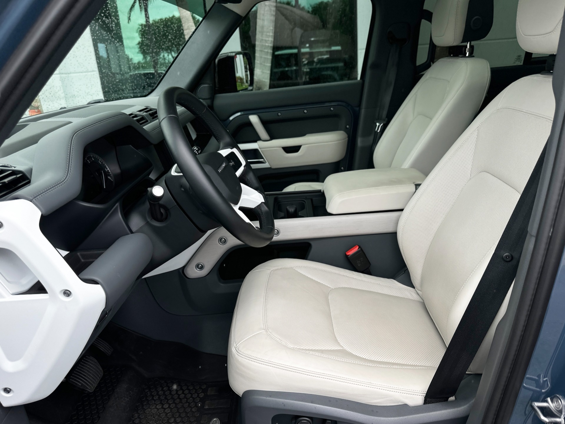 Used-2023-Land-Rover-Defender-110-SE