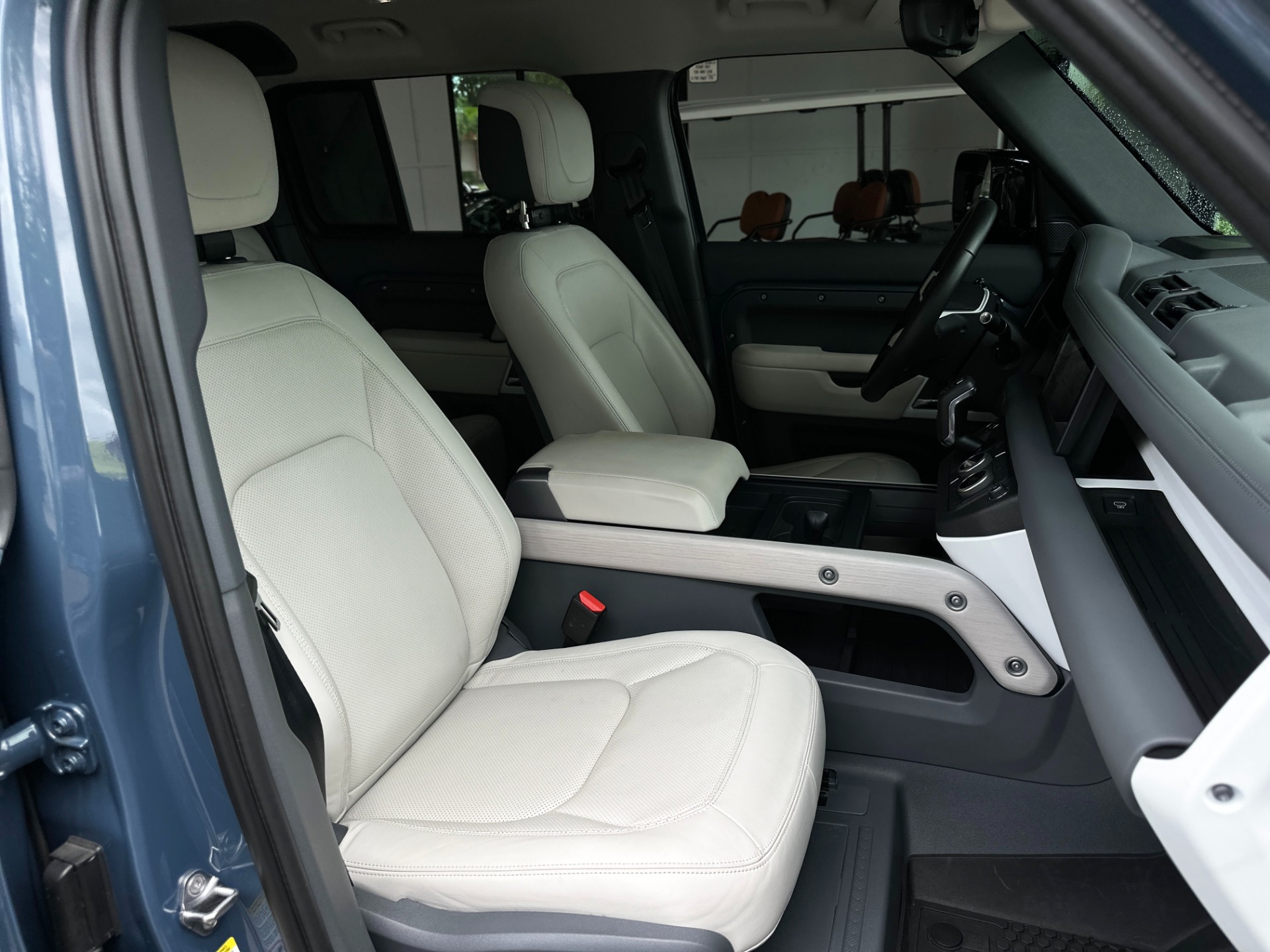 Used-2023-Land-Rover-Defender-110-SE