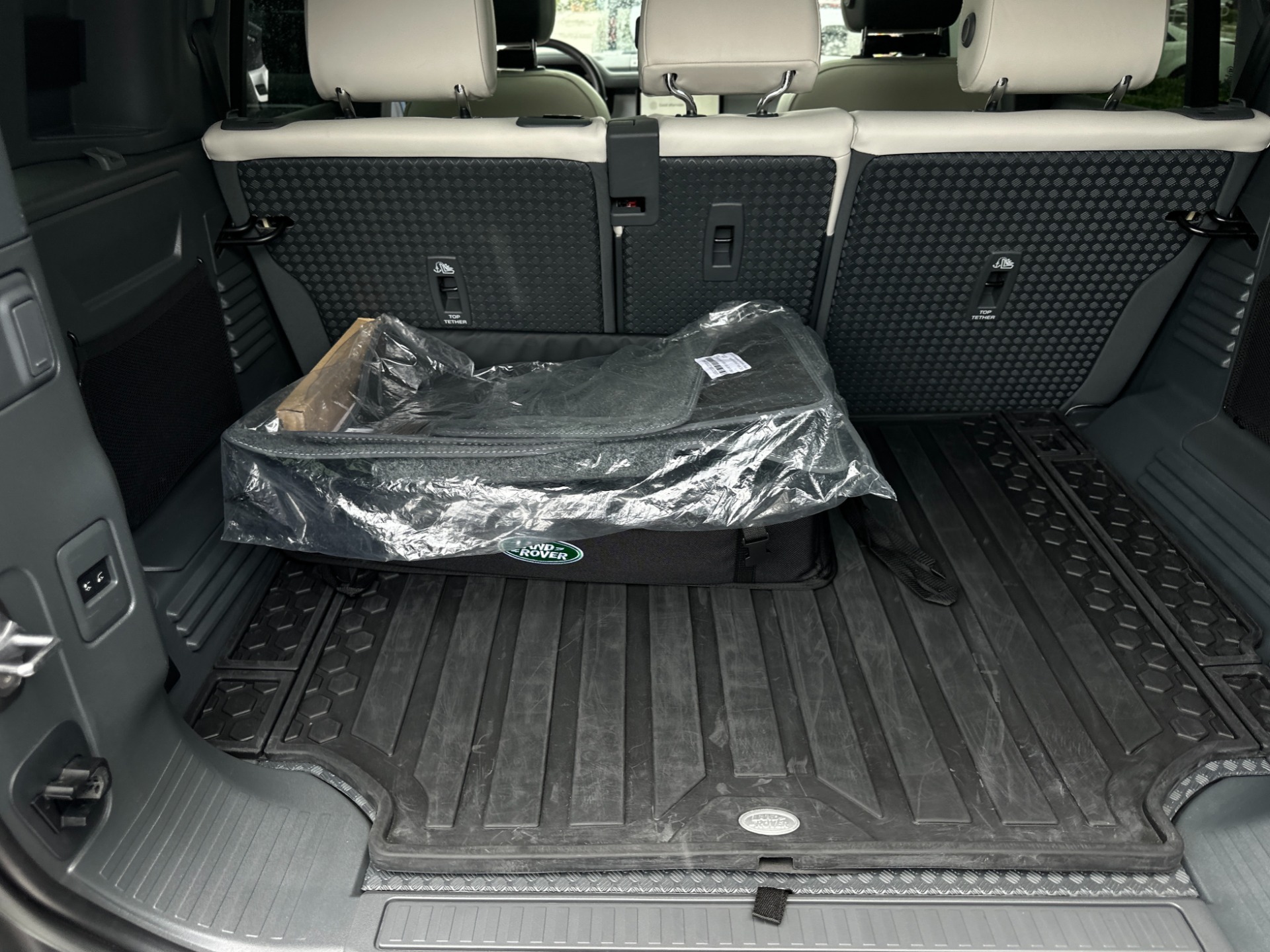 Used-2023-Land-Rover-Defender-110-SE