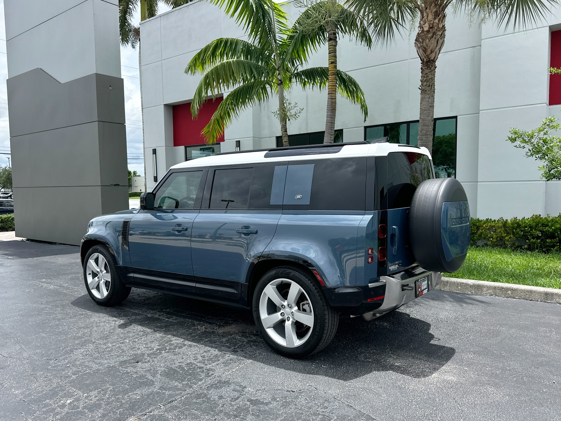 Used-2023-Land-Rover-Defender-110-SE